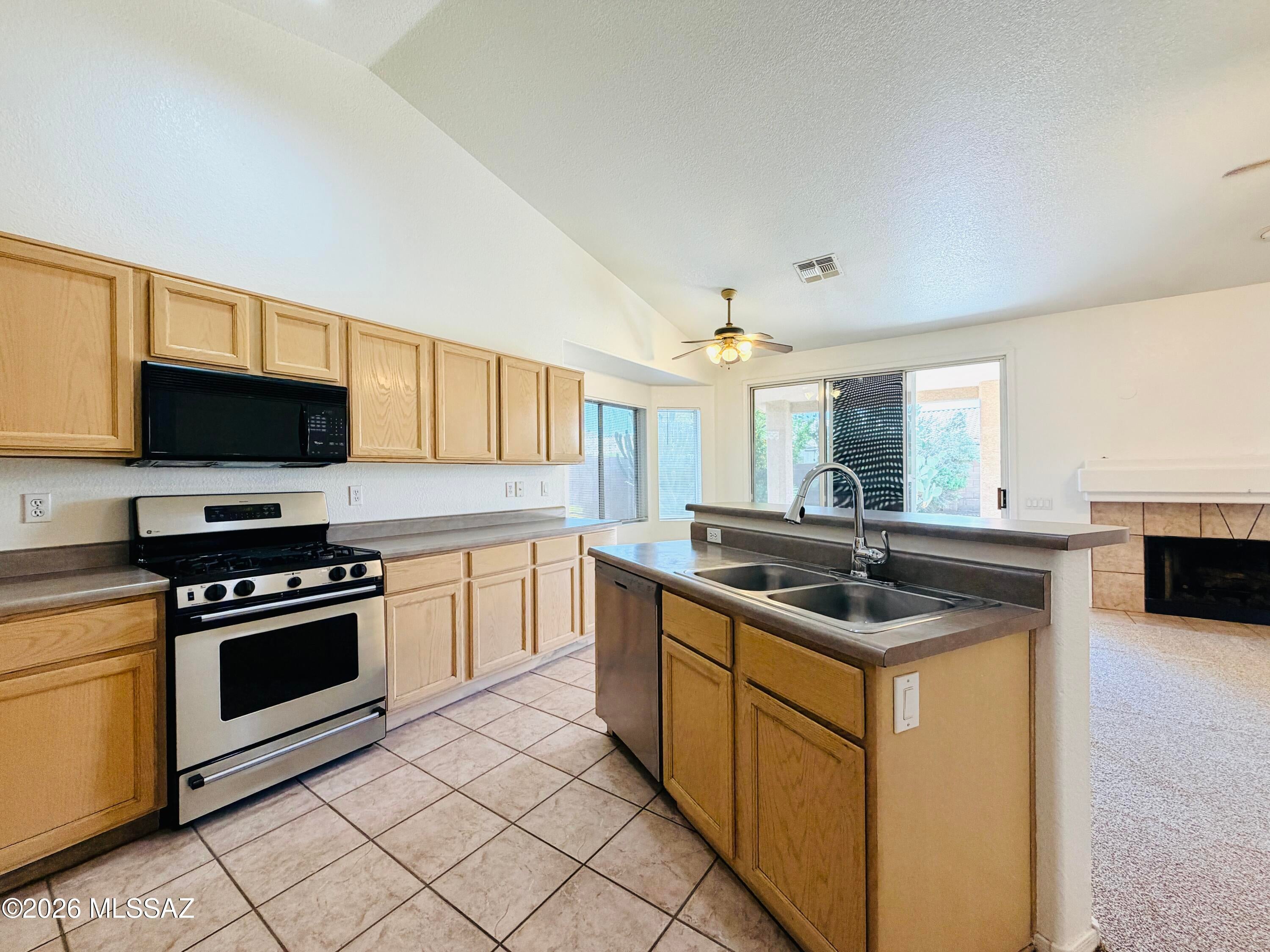 Hacienda Del Oro (1-78) - Residential