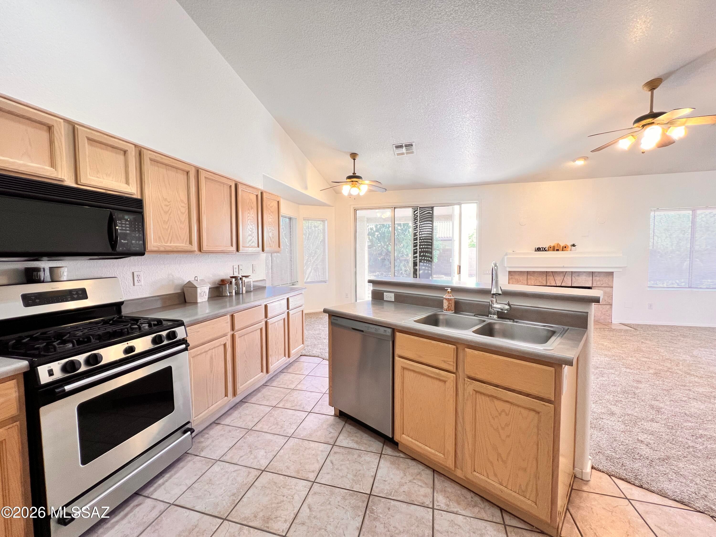 Hacienda Del Oro (1-78) - Residential