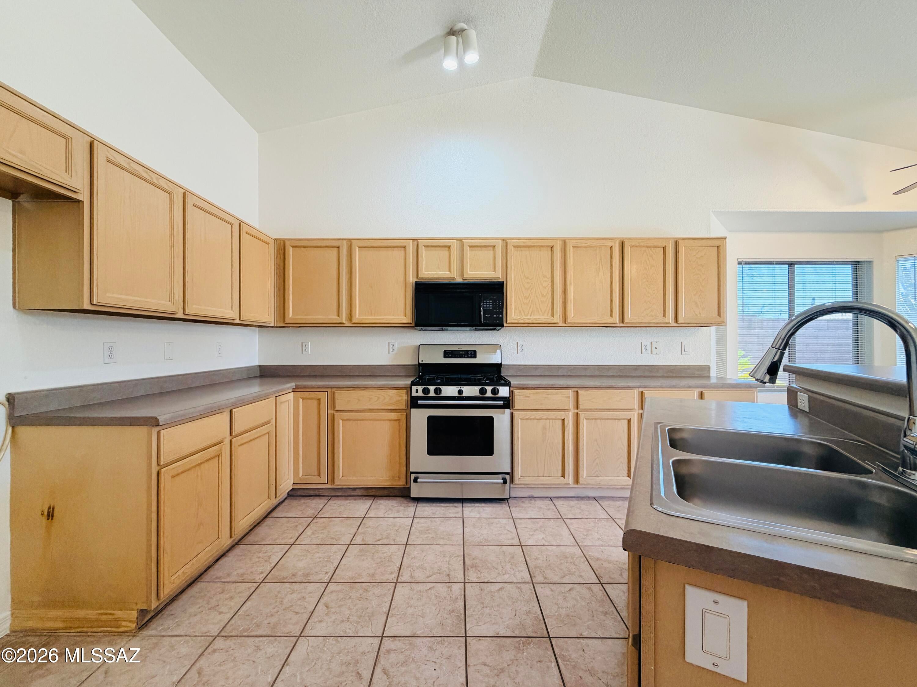 Hacienda Del Oro (1-78) - Residential