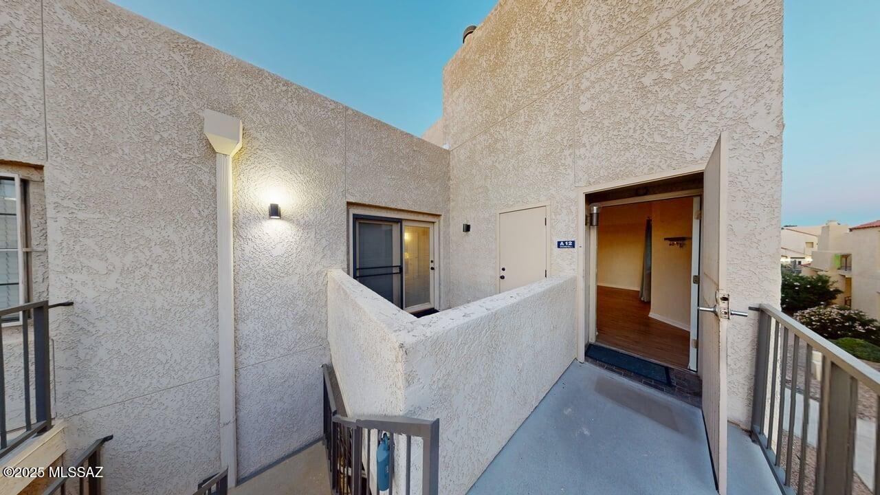 Casitas Real Condos. - Residential