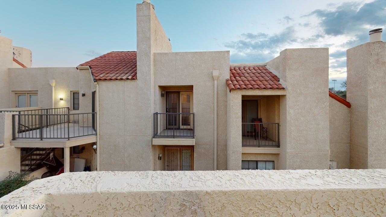 Casitas Real Condos. - Residential