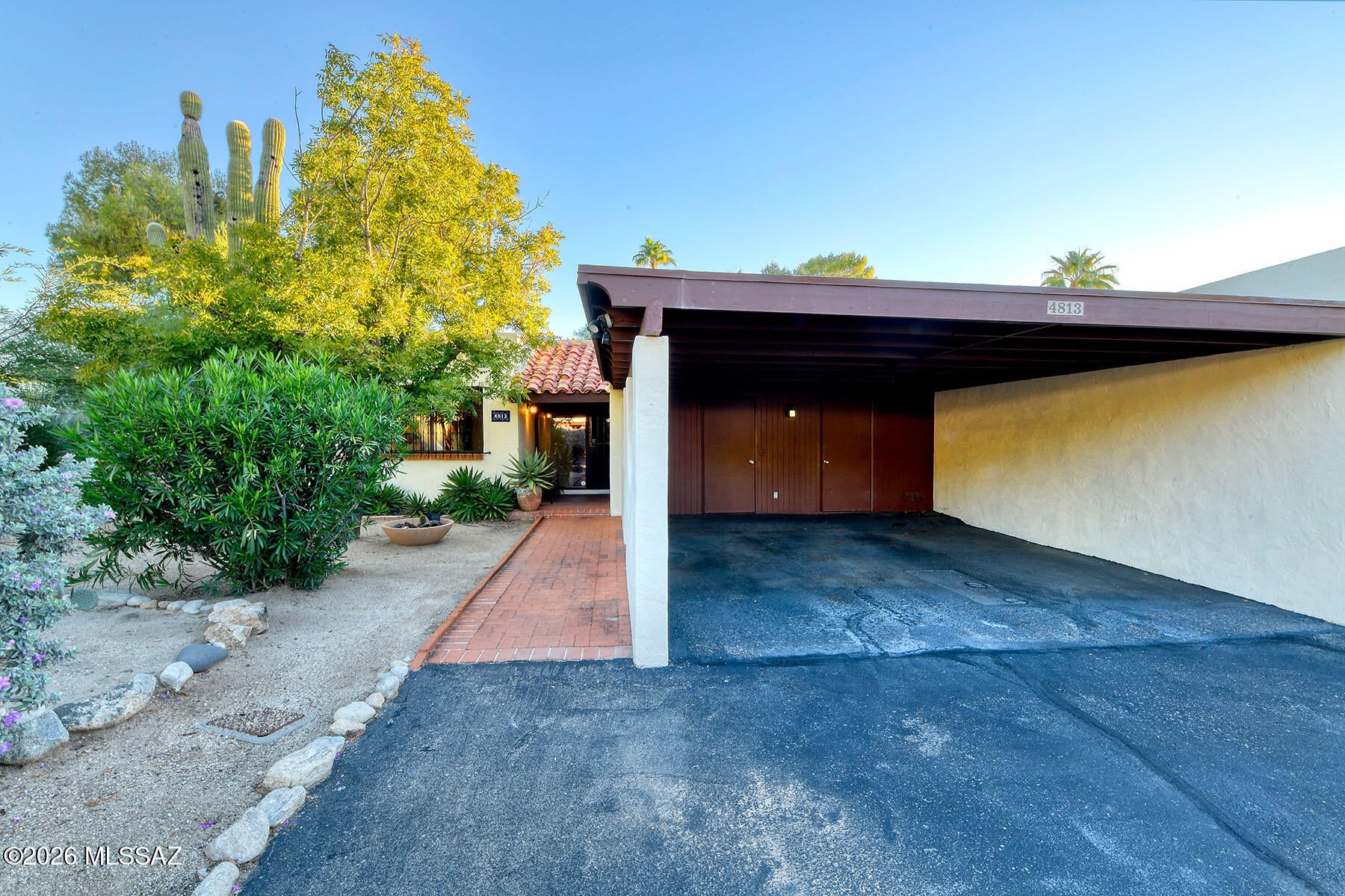 Via Entrada Townhouses - Residential