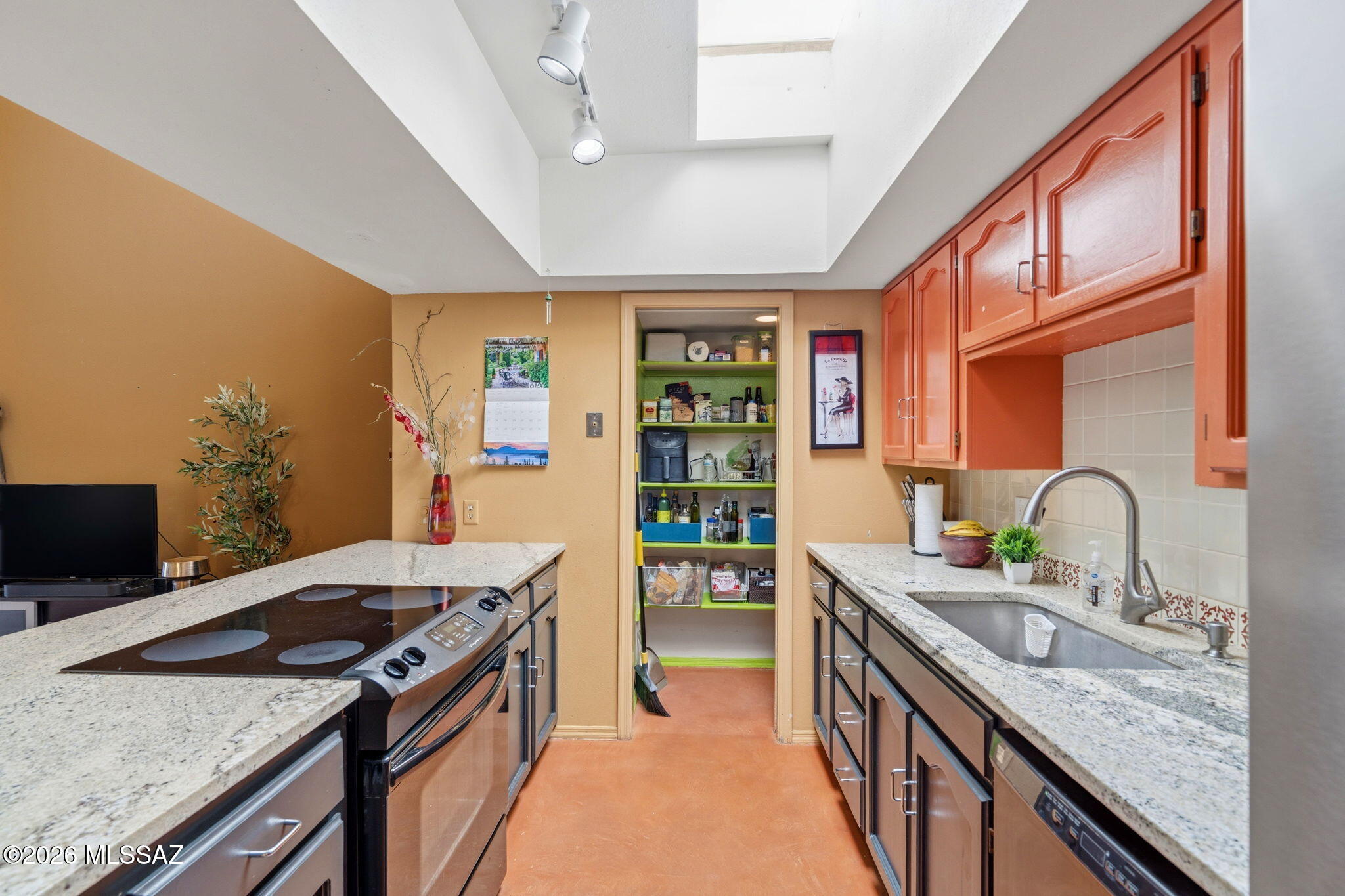 Twelve Hundred River Rd Condos - Residential