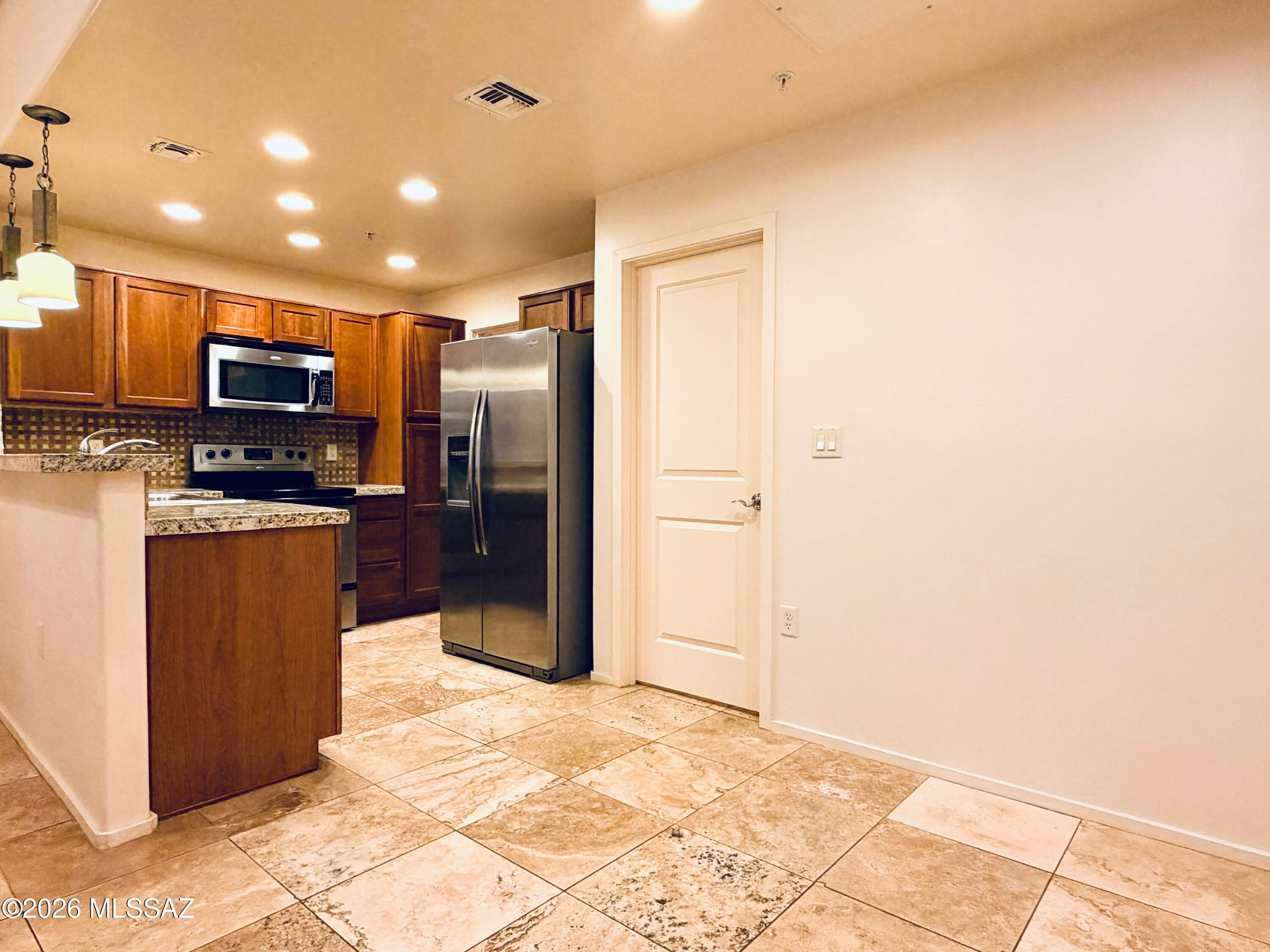 Placita Escondida Bldgs 18-20 Units 1-204 - Residential Lease