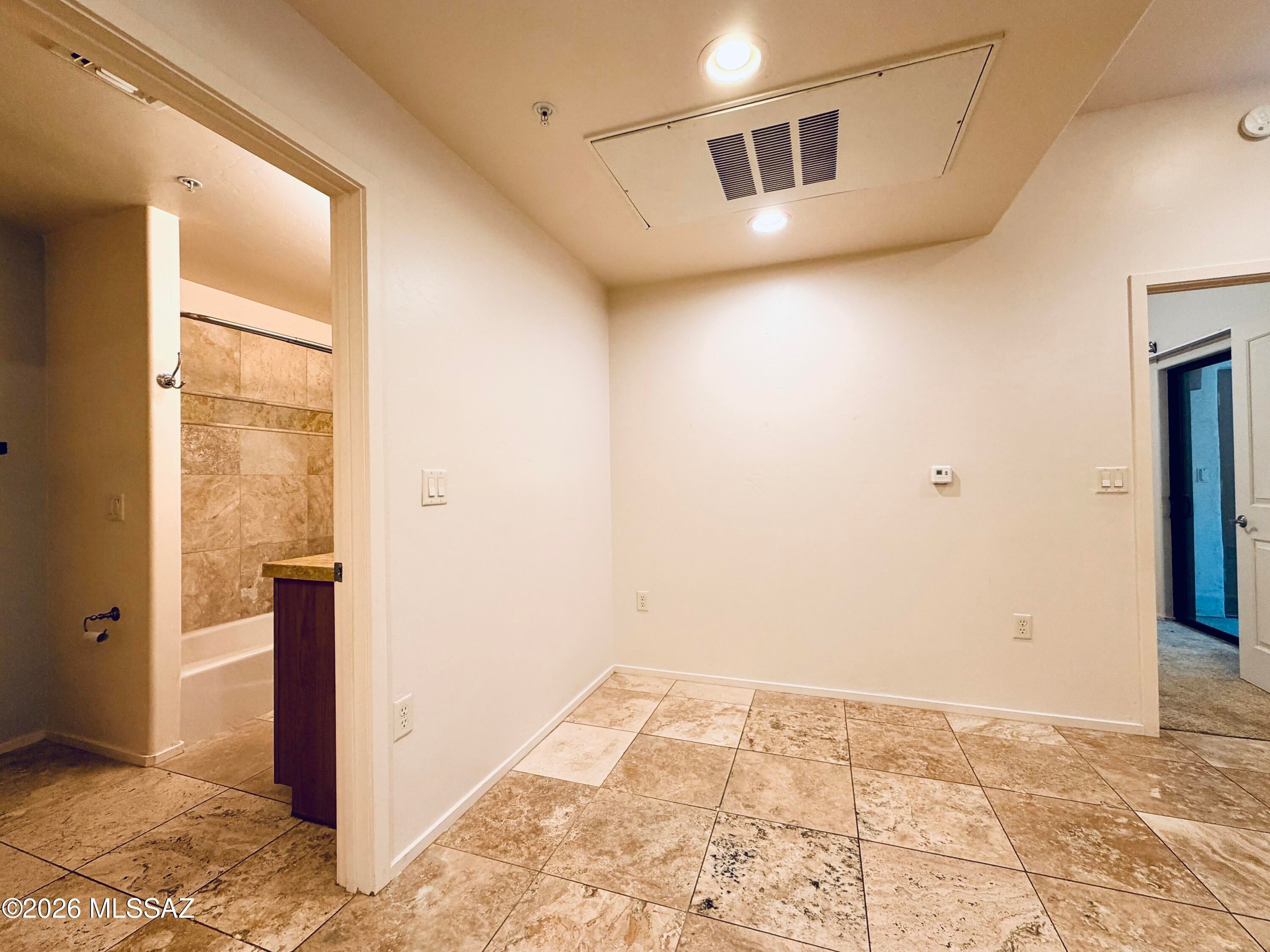 Placita Escondida Bldgs 18-20 Units 1-204 - Residential Lease
