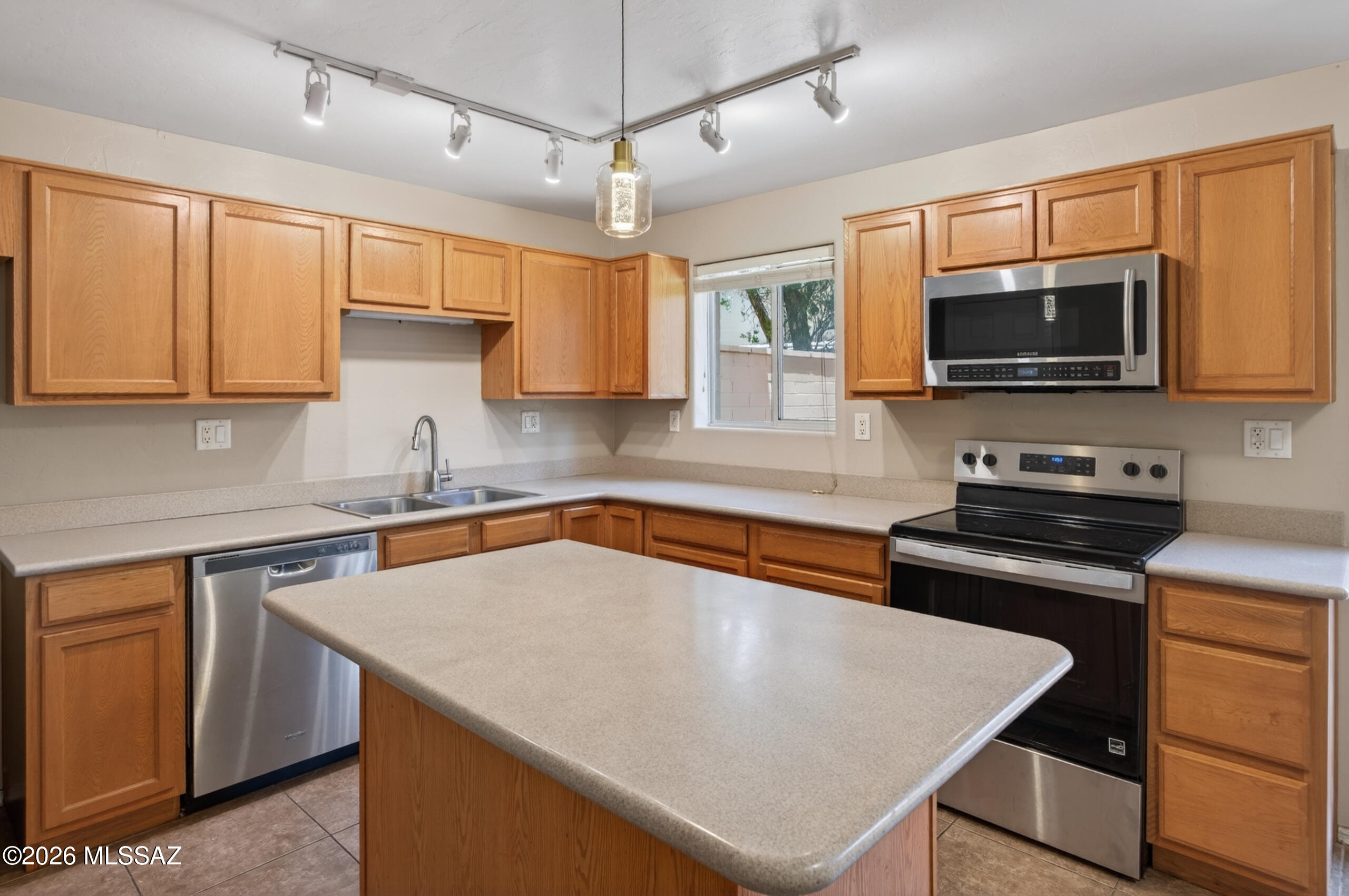 Villa Venice Condos - Residential