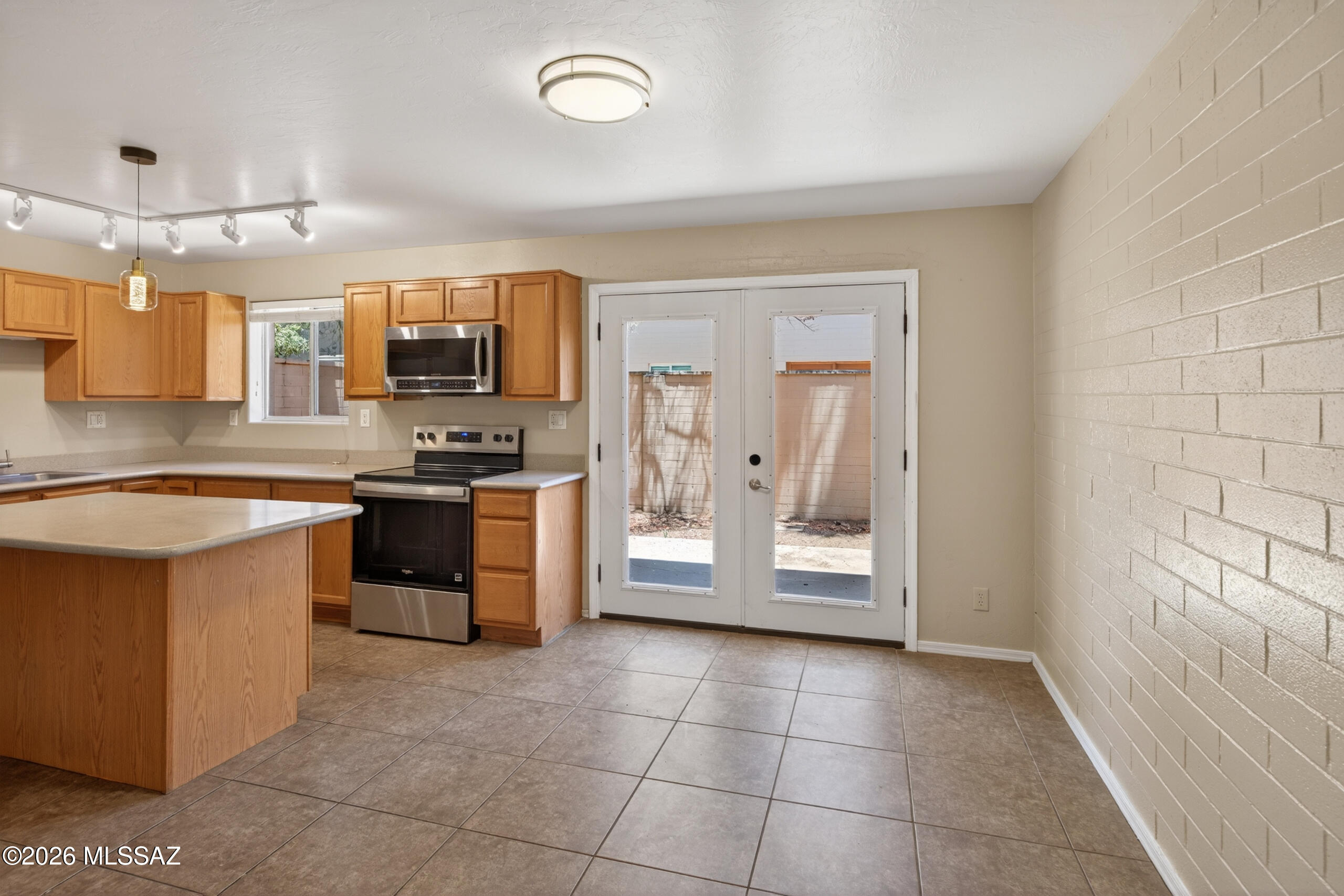 Villa Venice Condos - Residential