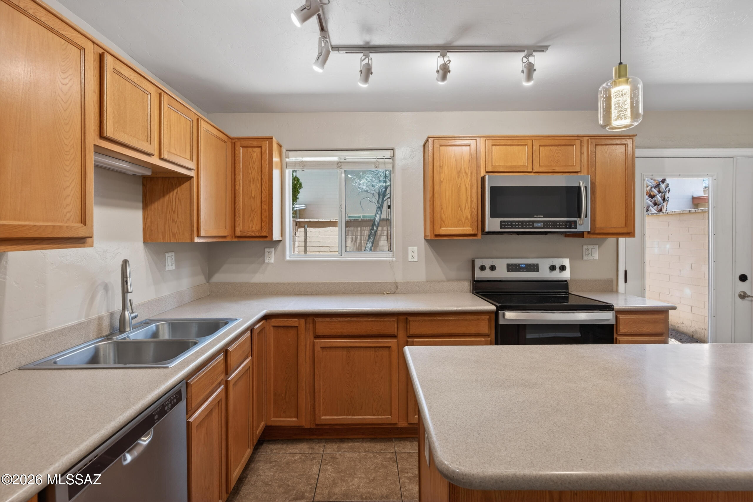 Villa Venice Condos - Residential