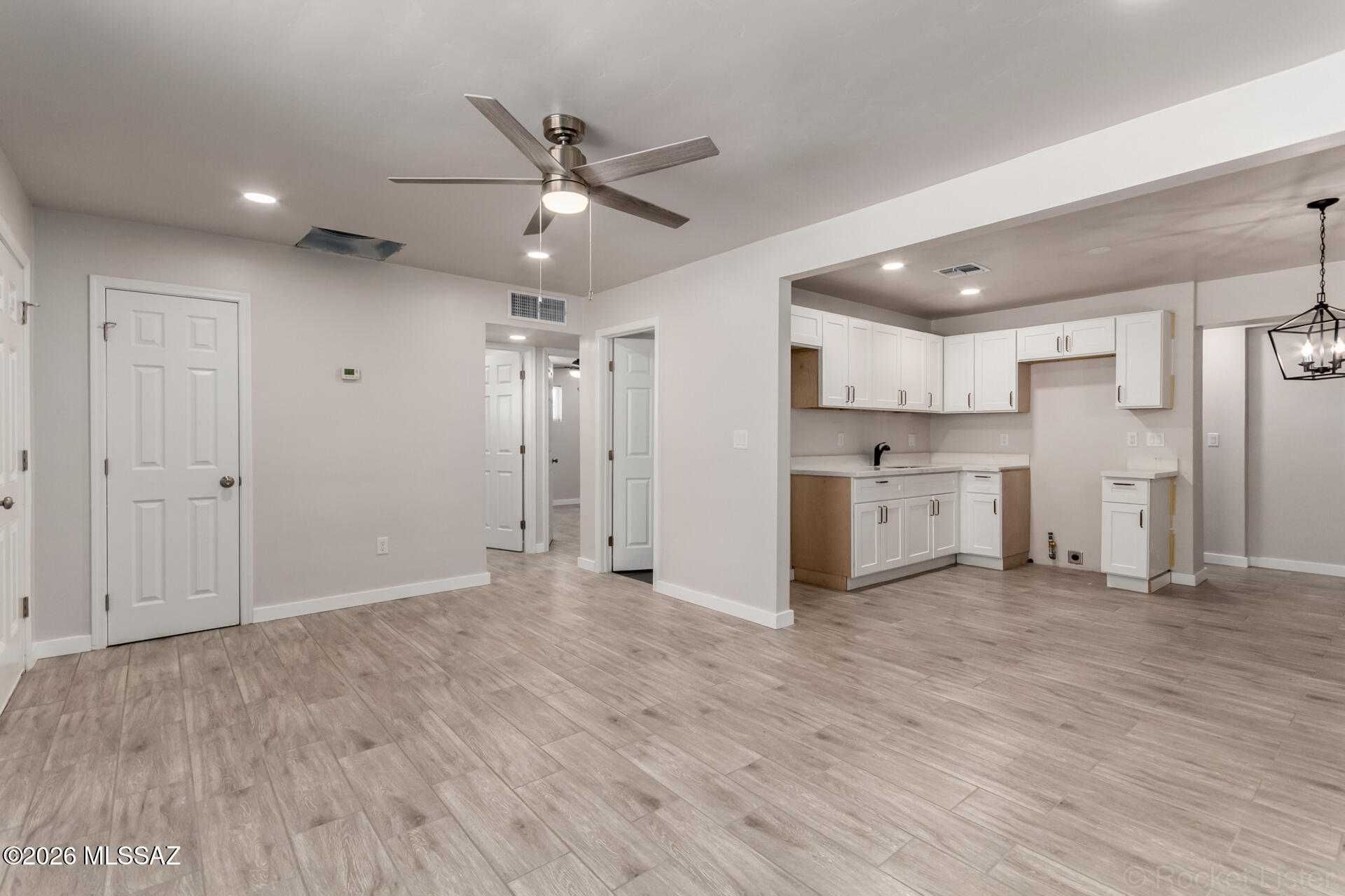 Mission Manor NO. 4 - Residential