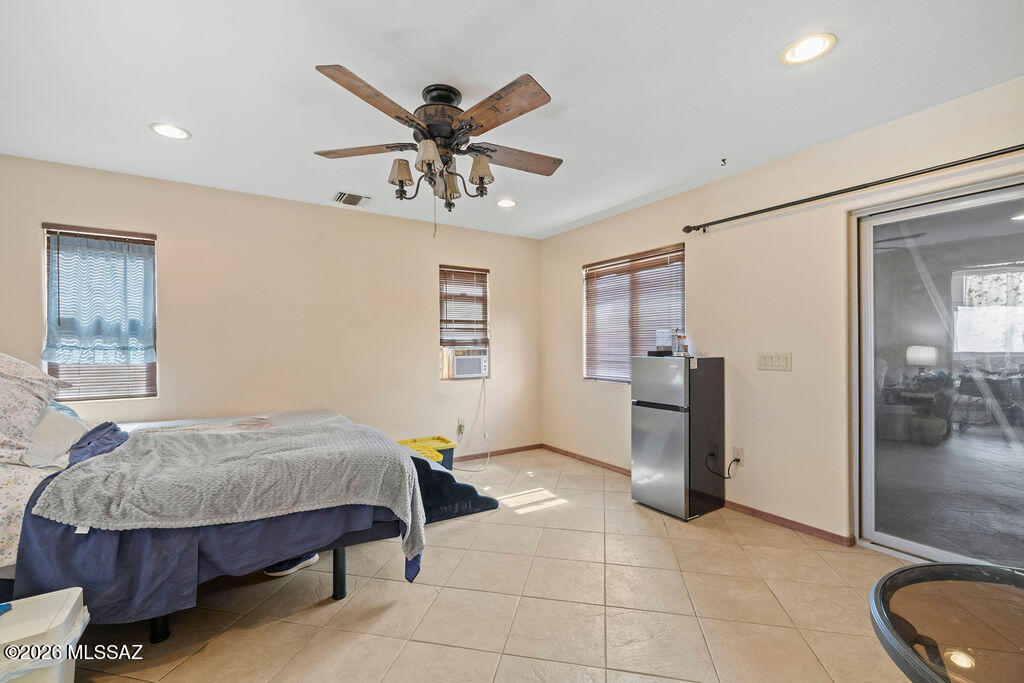 White Fence Farms (1-65) - Residential