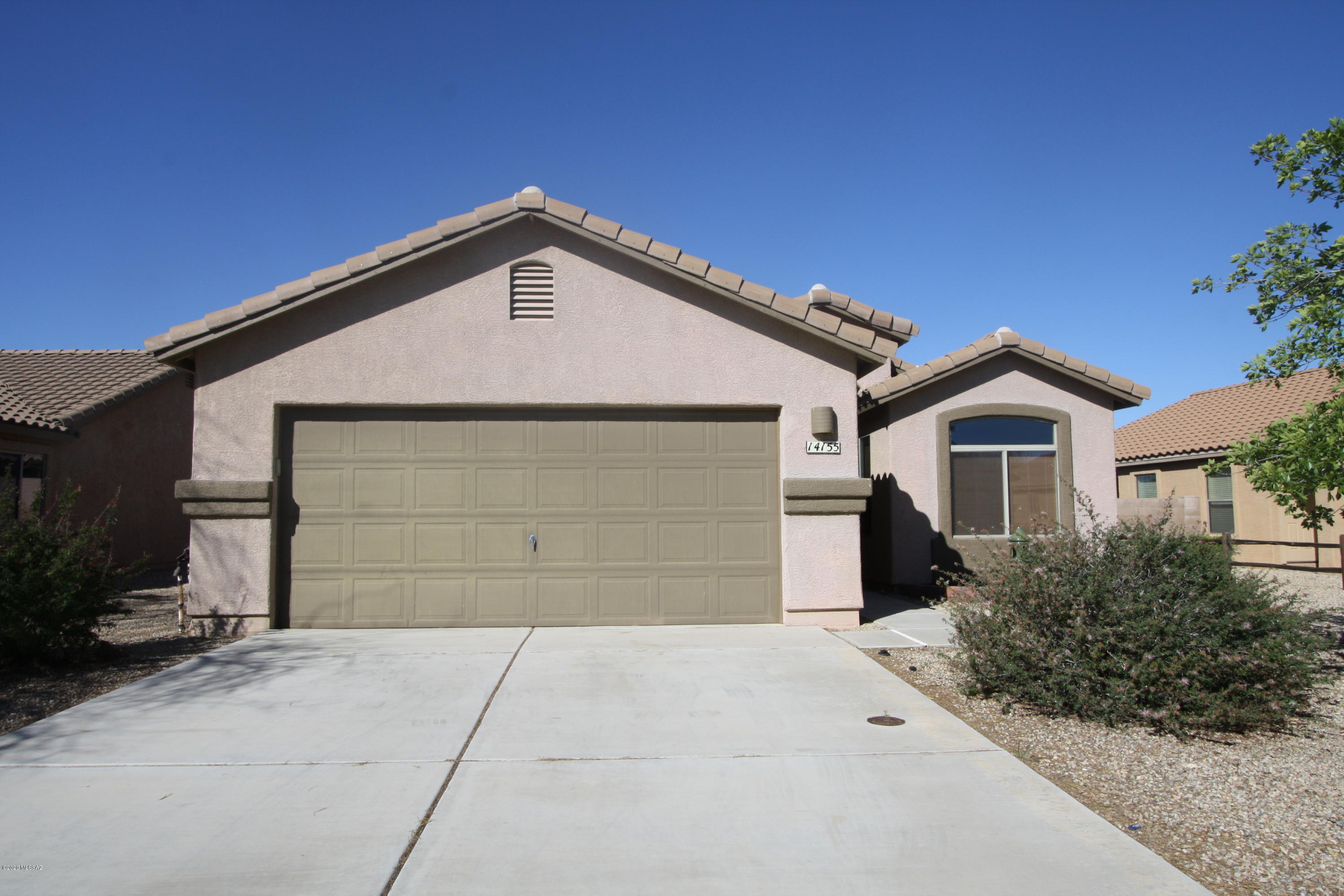 Located in the San Lucas community, minutes to I-10, community parks and more!
This 3bdr/2ba home has spacious great room w/ceiling fan, kitchen has eat-in nook and bar seating.
Covered patio backs up to common area w/mountain views! Tenant occupied until 05/31/2026