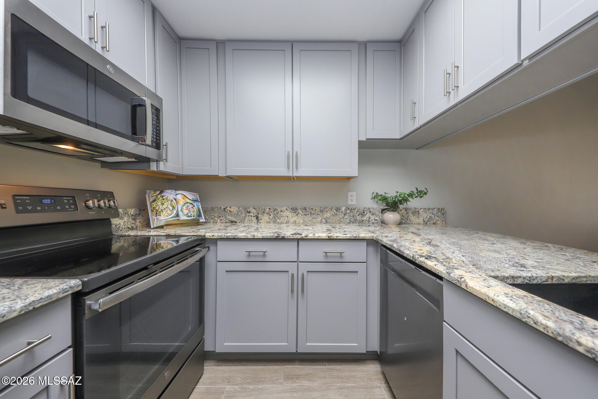 Plaza Mirador (1-28) - Residential