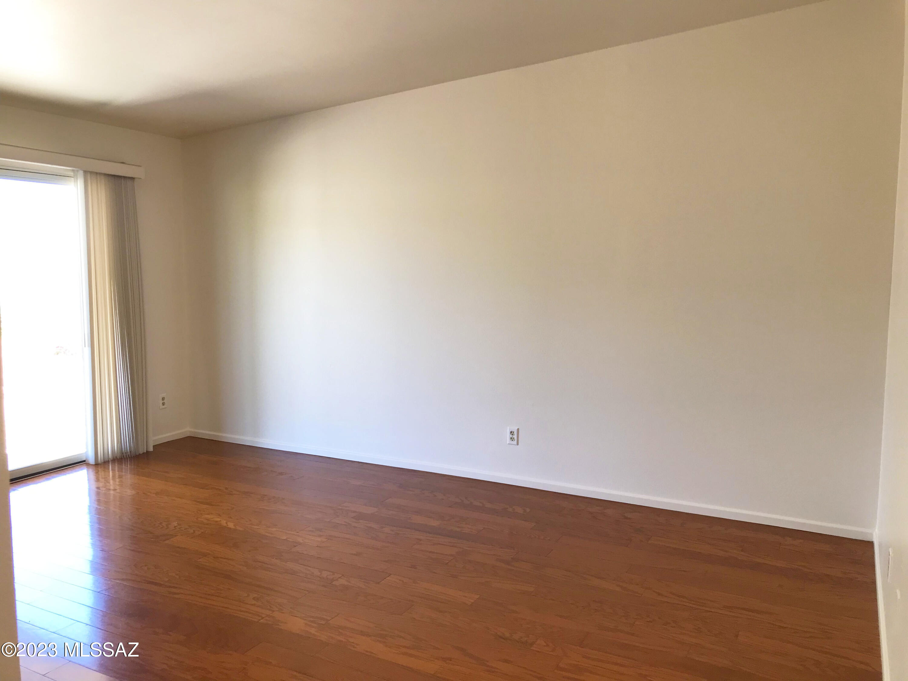 Metropolitan No.1 (258-455) - Residential Lease