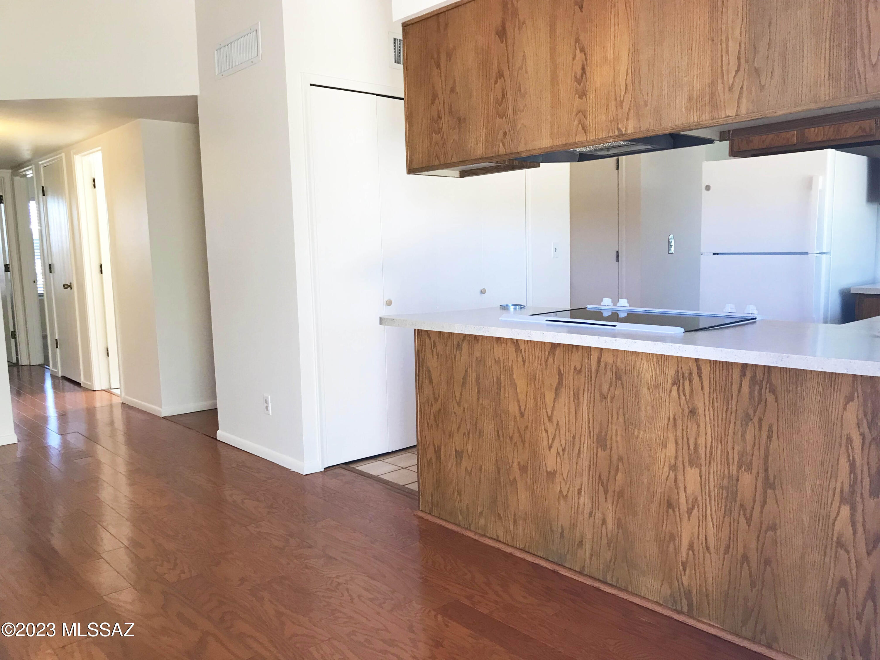 Metropolitan No.1 (258-455) - Residential Lease