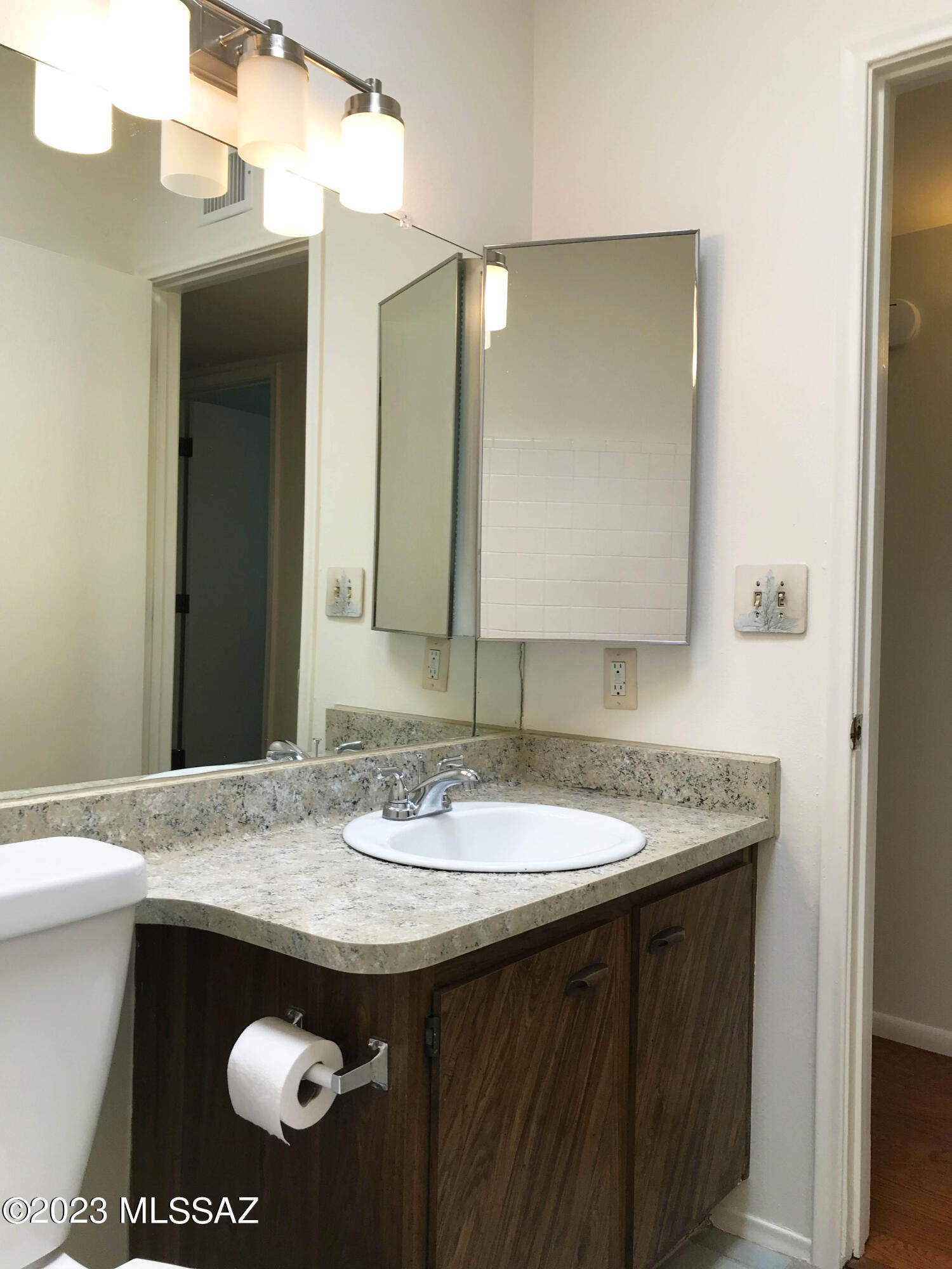 Metropolitan No.1 (258-455) - Residential Lease