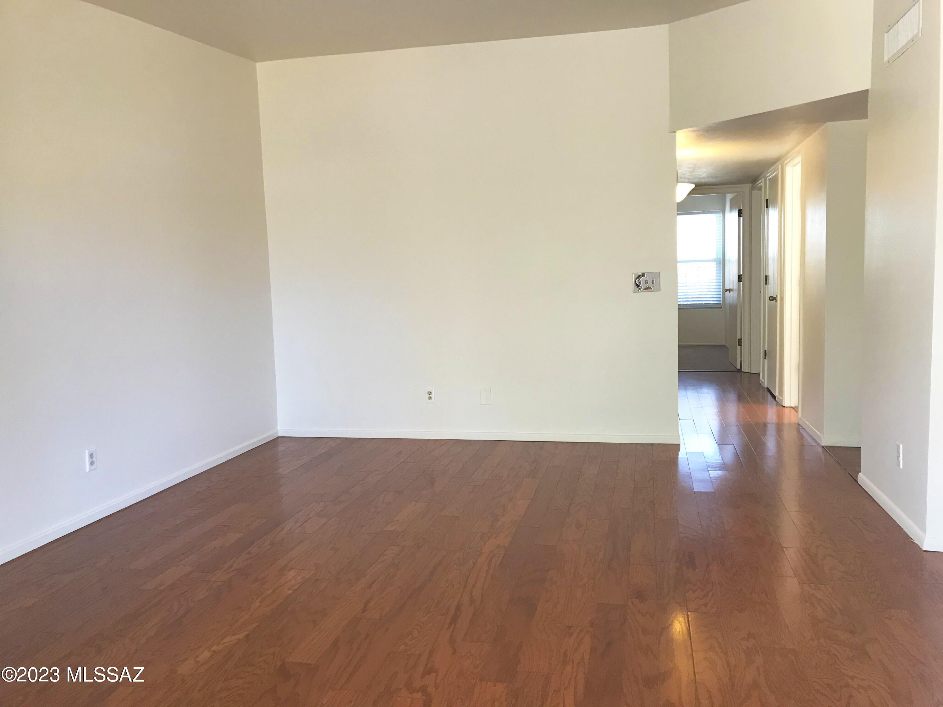 Metropolitan No.1 (258-455) - Residential Lease