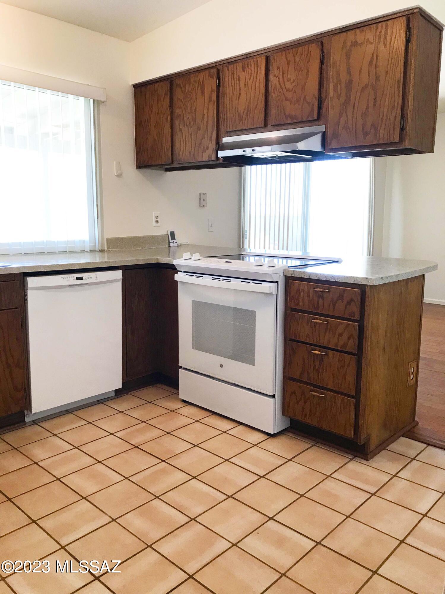 Metropolitan No.1 (258-455) - Residential Lease
