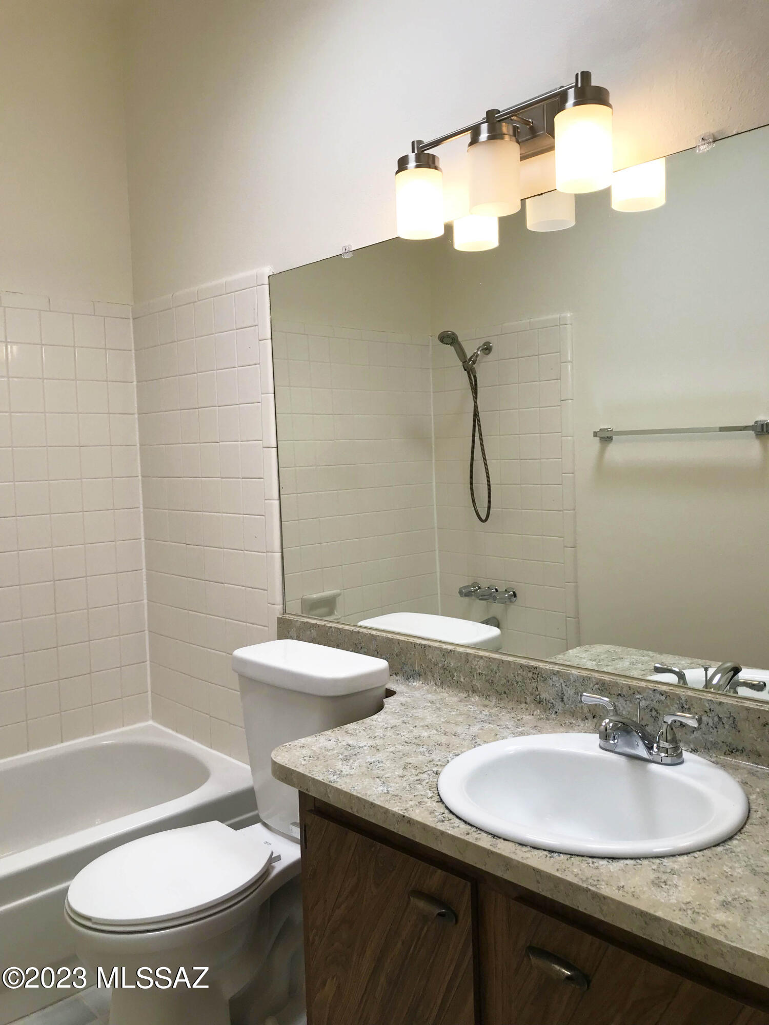 Metropolitan No.1 (258-455) - Residential Lease