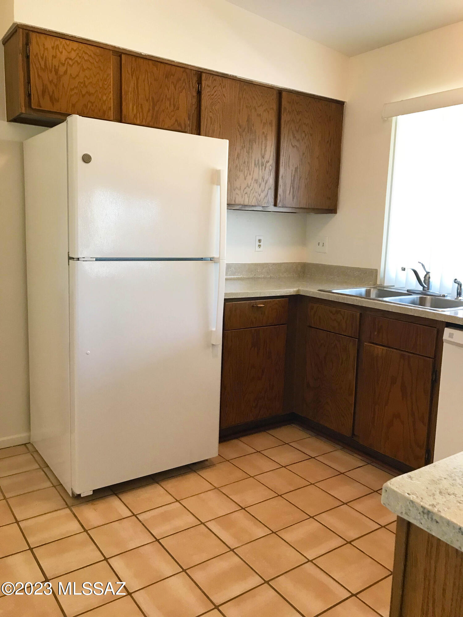 Metropolitan No.1 (258-455) - Residential Lease