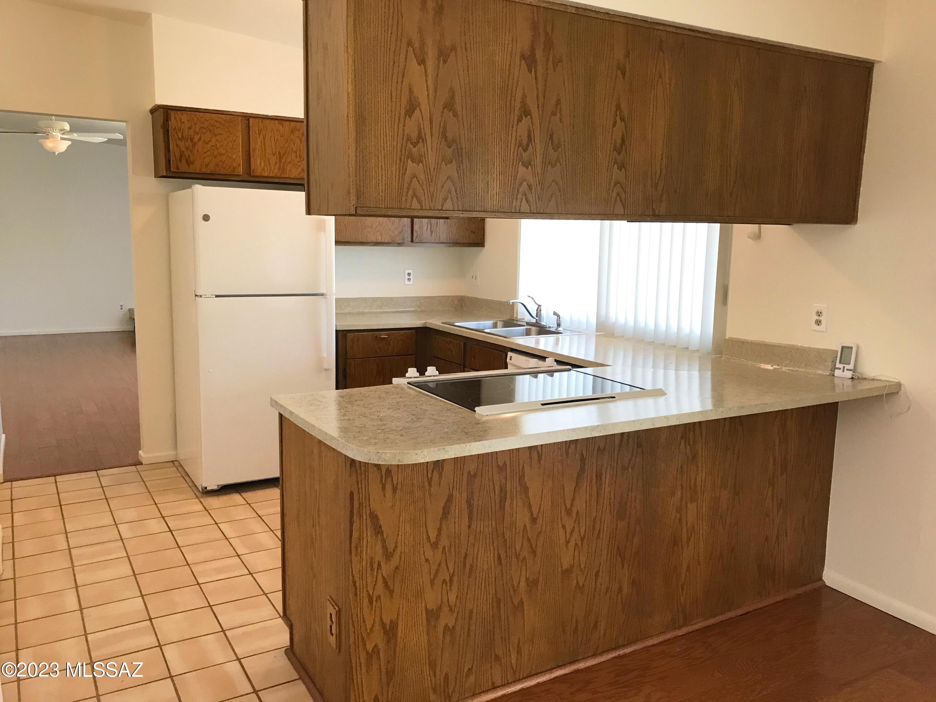 Metropolitan No.1 (258-455) - Residential Lease