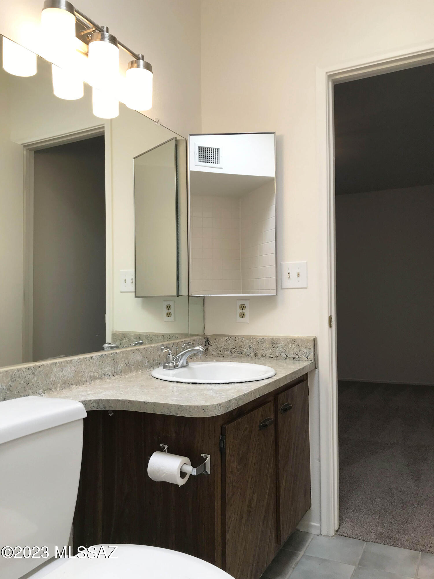 Metropolitan No.1 (258-455) - Residential Lease