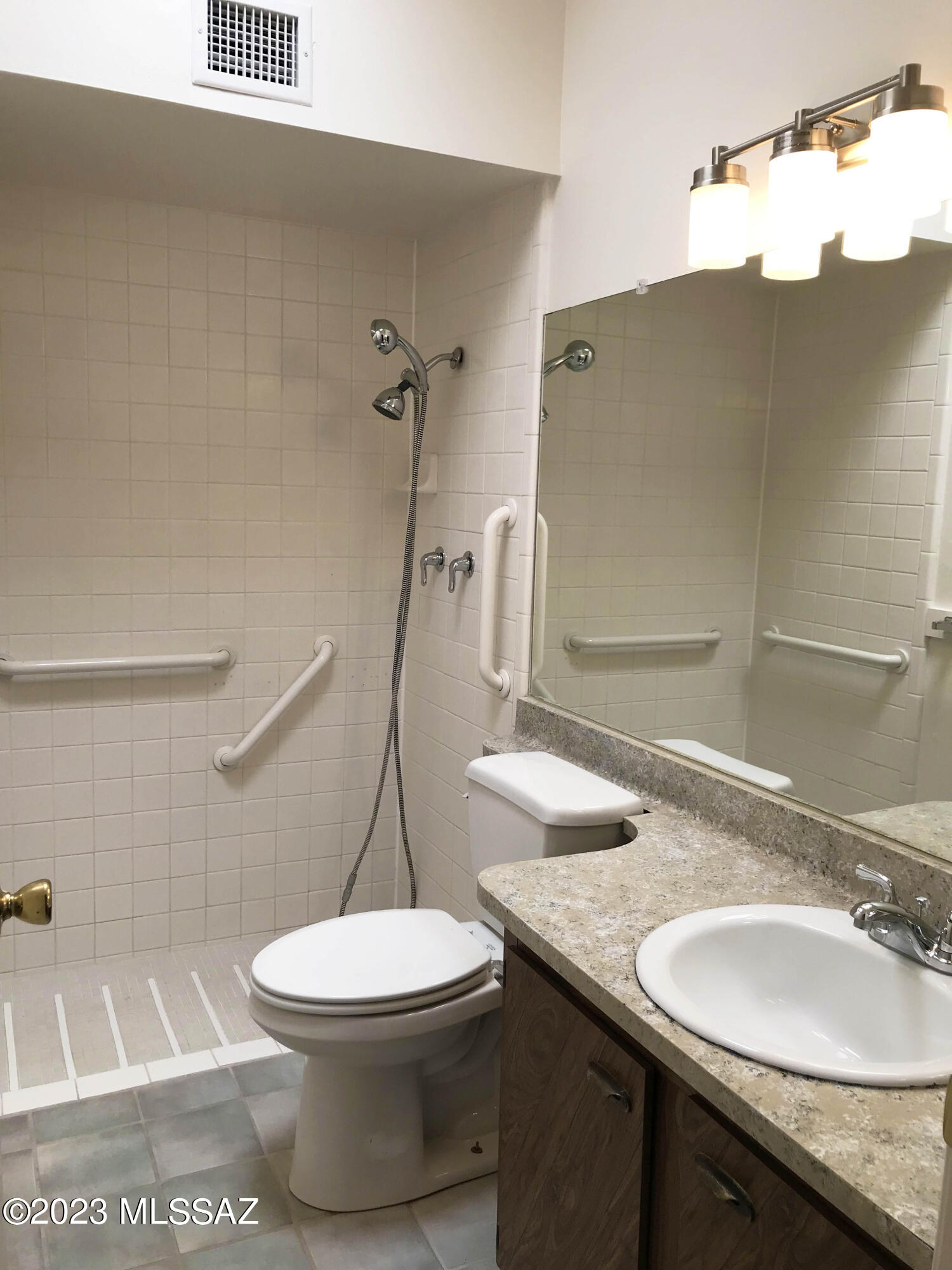 Metropolitan No.1 (258-455) - Residential Lease