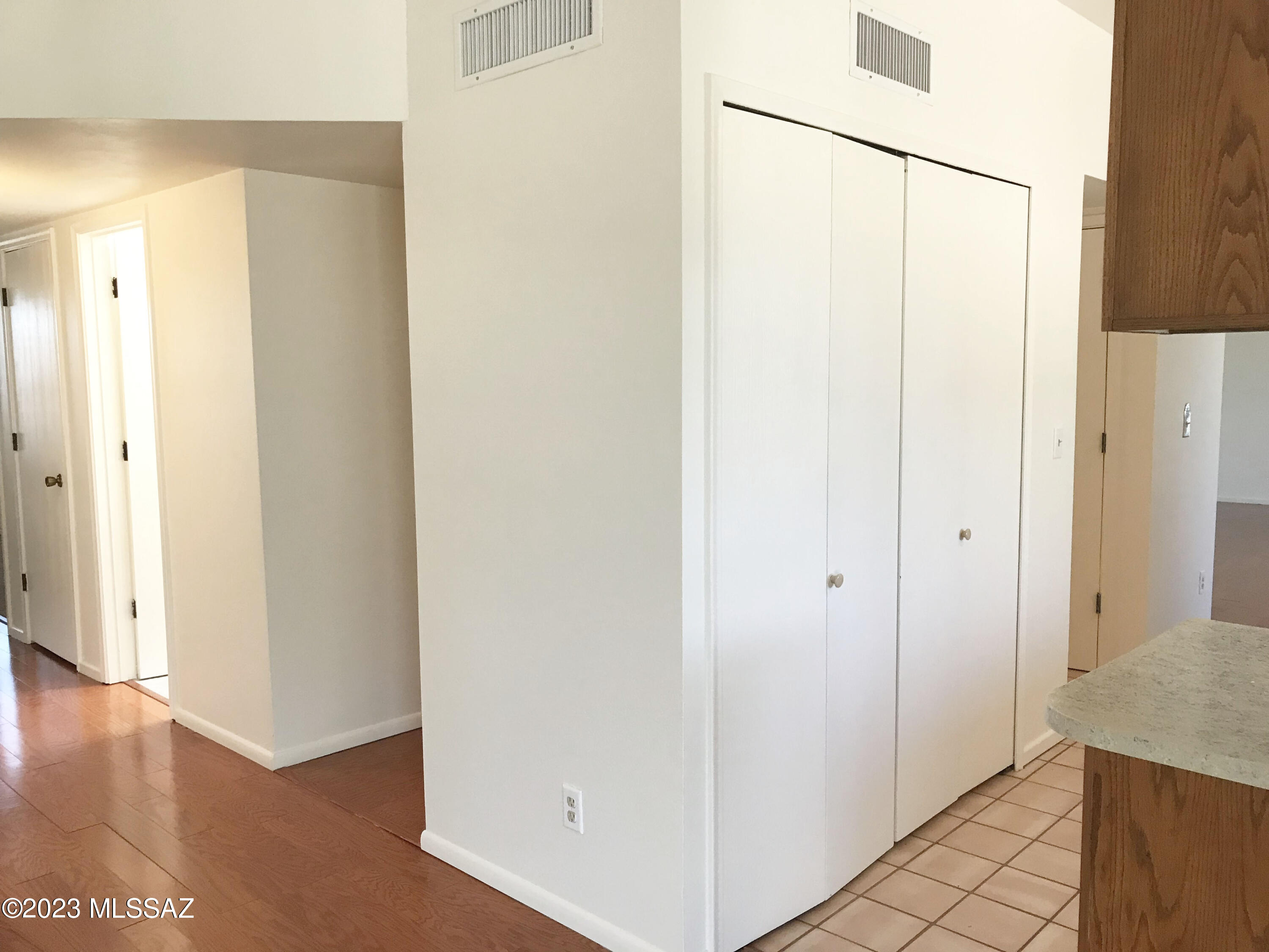 Metropolitan No.1 (258-455) - Residential Lease