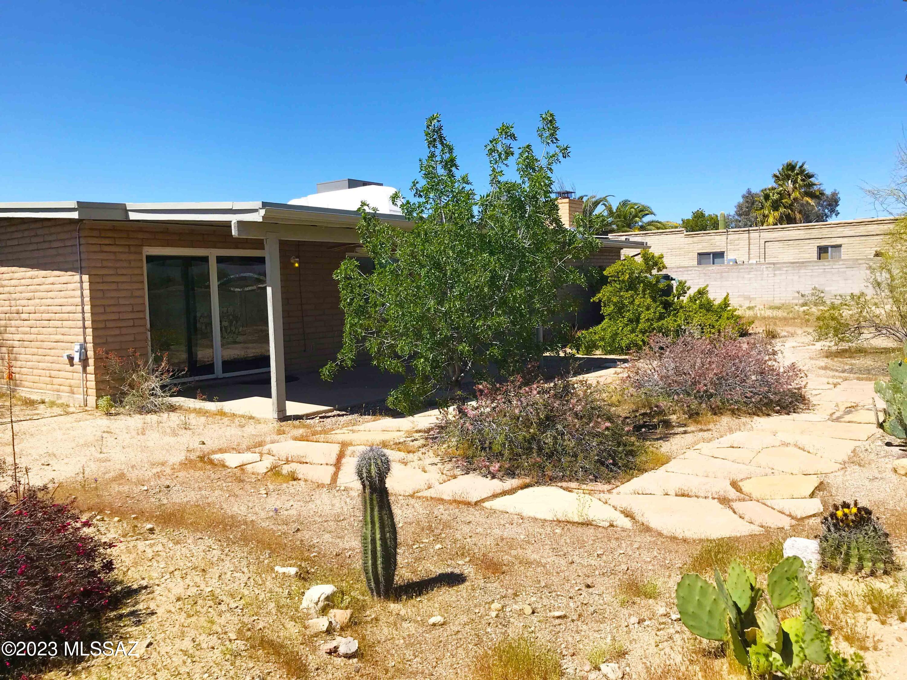 Metropolitan No.1 (258-455) - Residential Lease