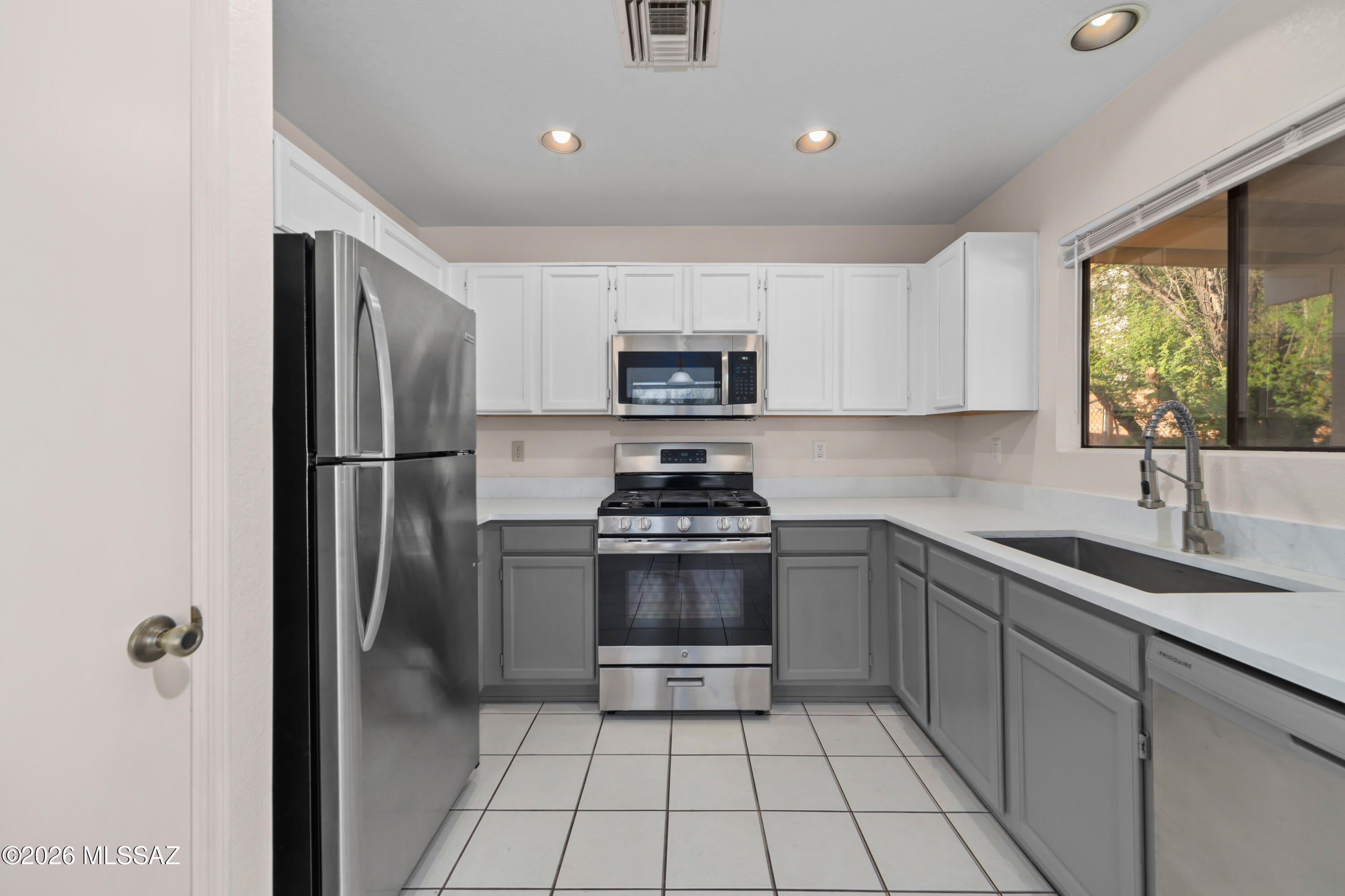 Country Club(1-221) - Residential