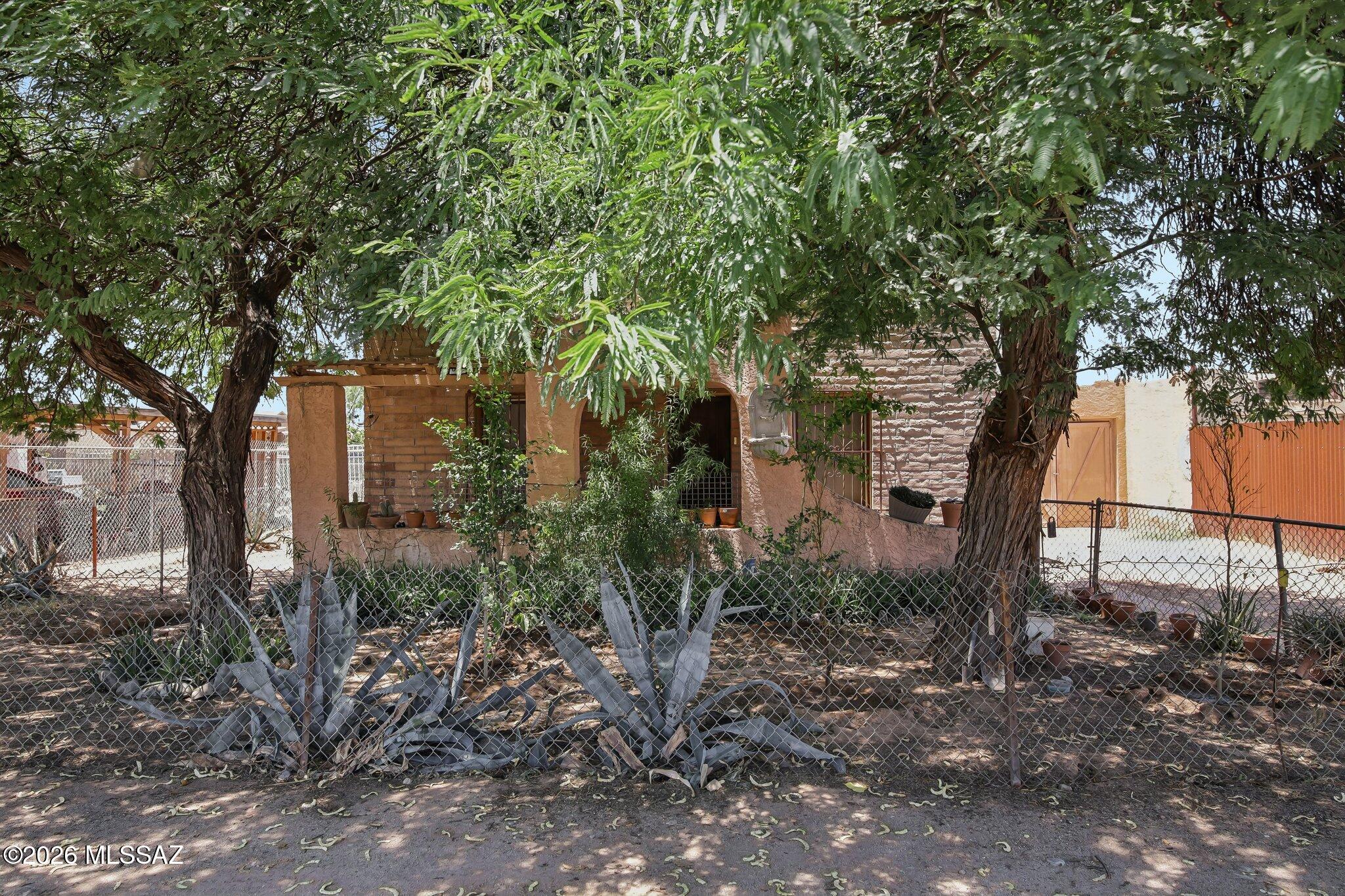 Affordable opportunity with lots of potential and priced to sell! This home is ready for your personal touch. Ideal for investors or buyers looking to build equity. Conveniently located near shopping, schools, and easy freeway access.