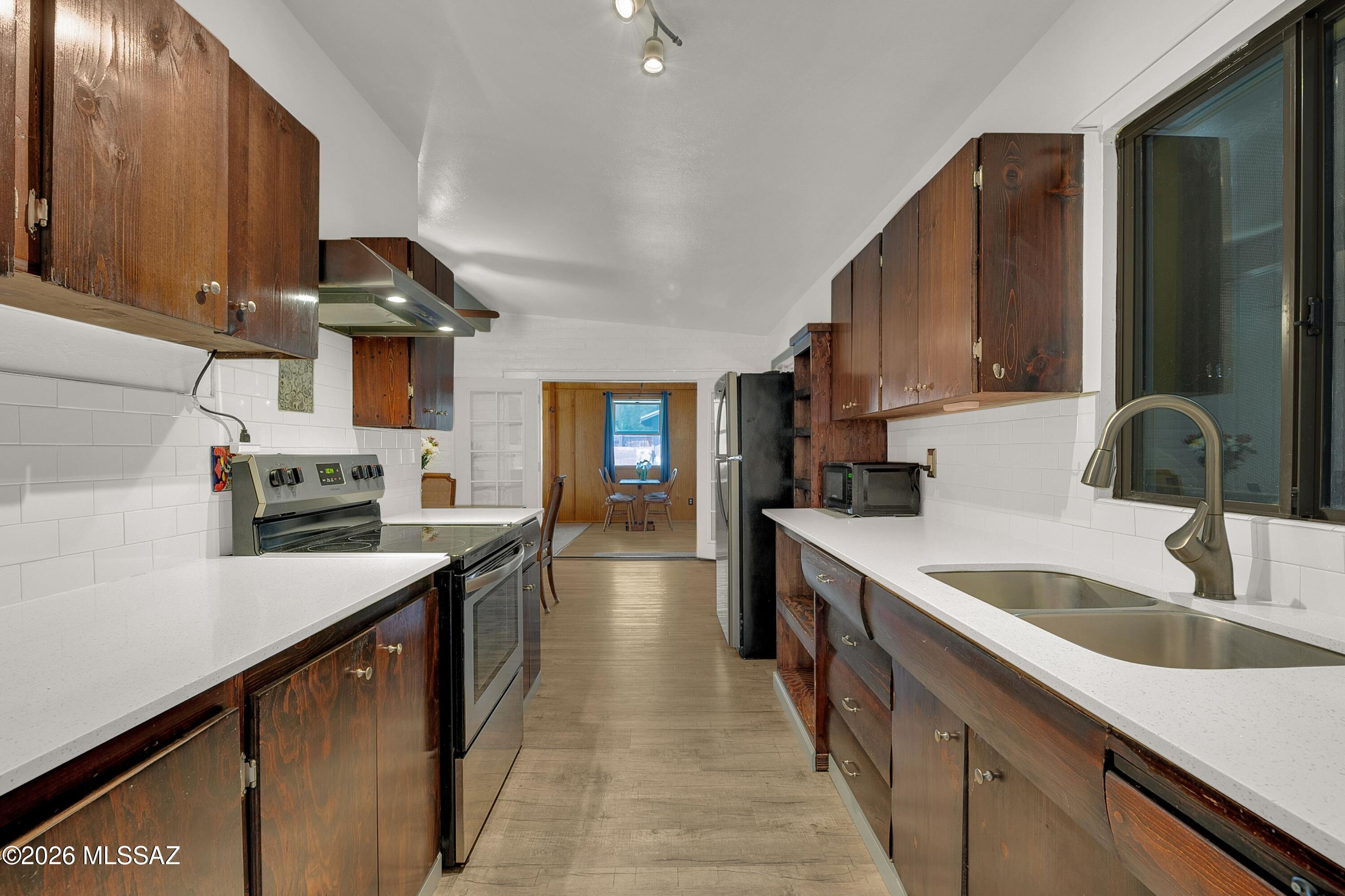 Kingston Knolls Terrace - Residential