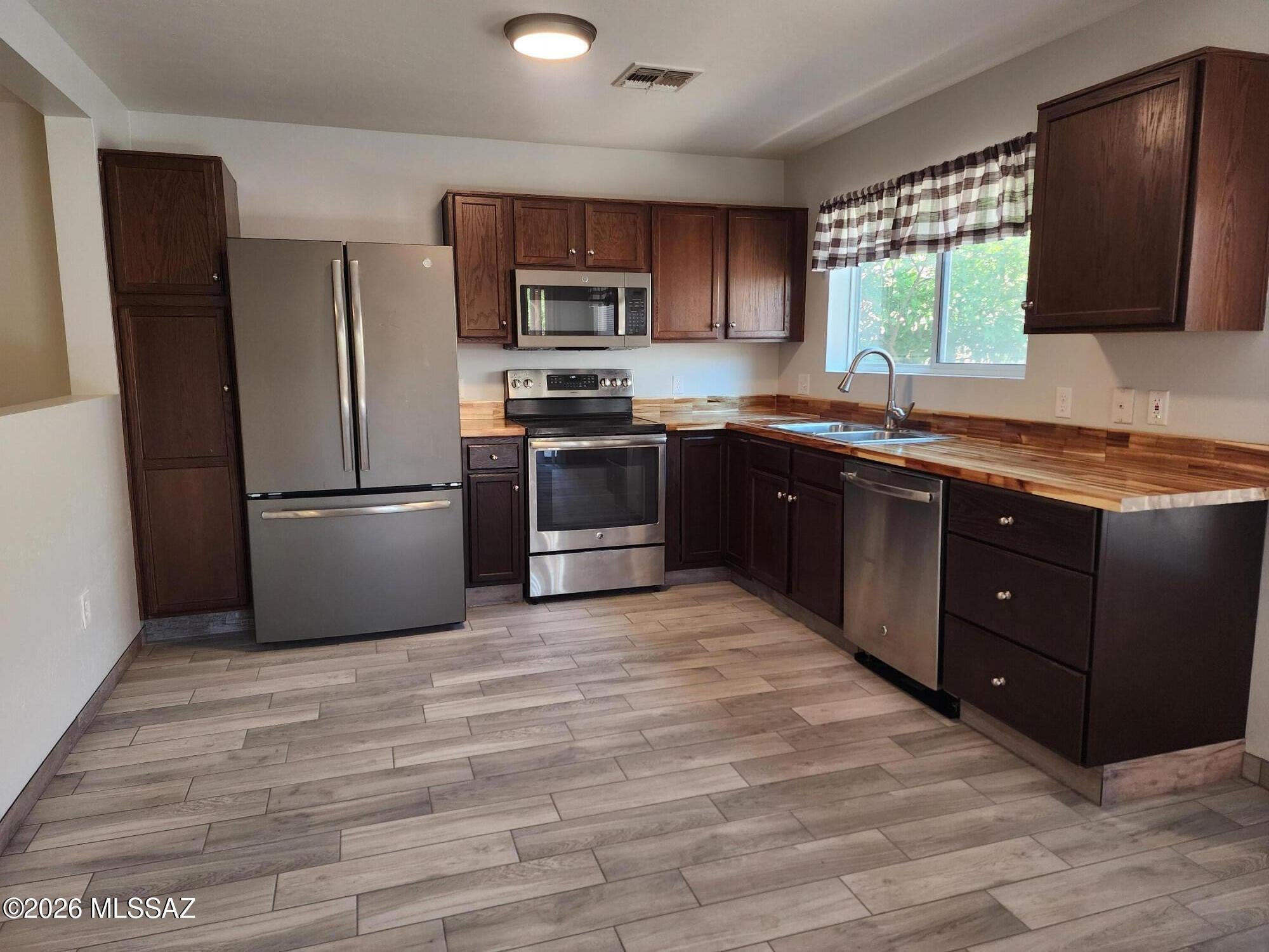 Pantano Overlook - Residential Lease