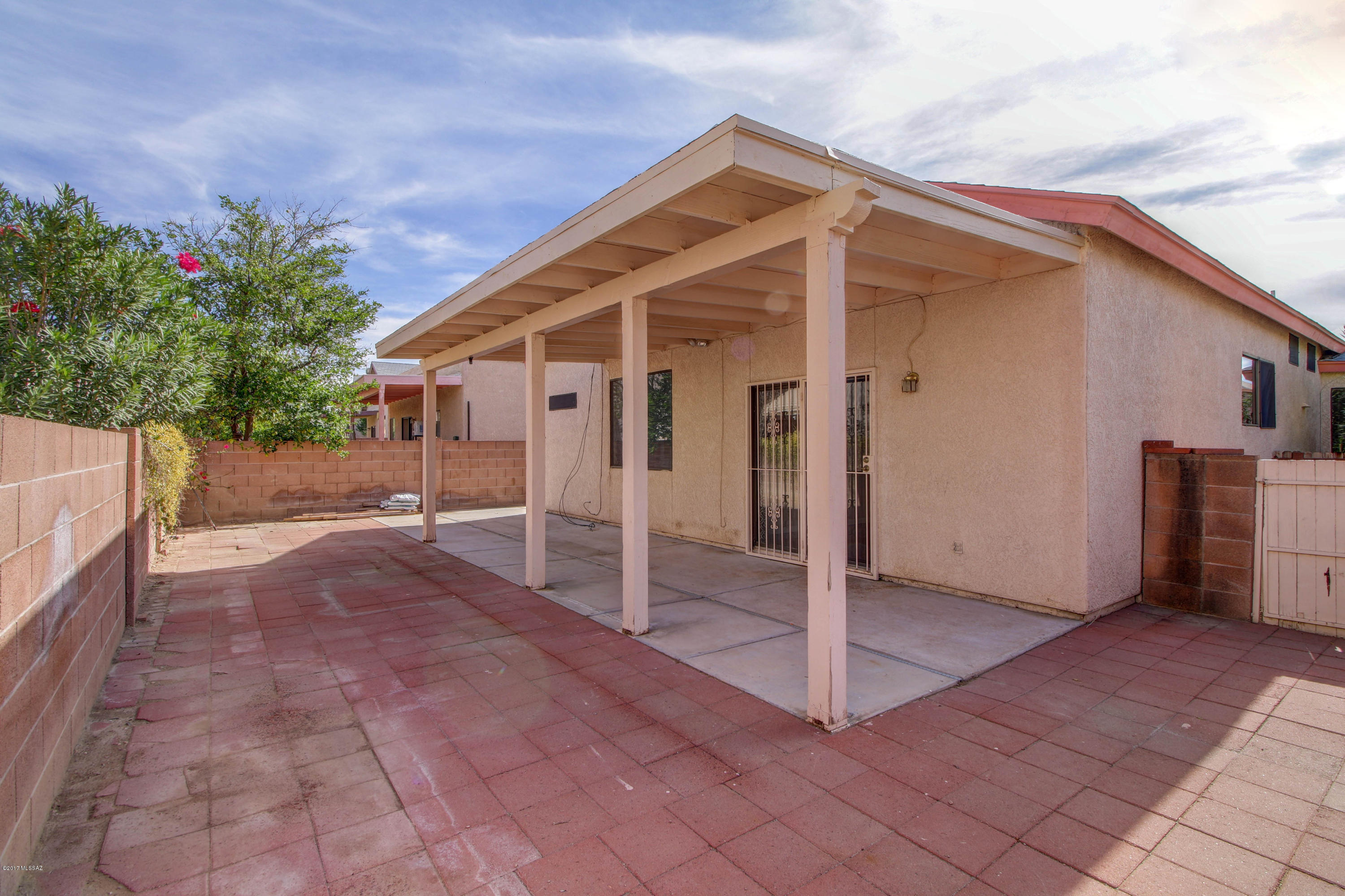 Hacienda Del Oro (1-879) - Residential Lease