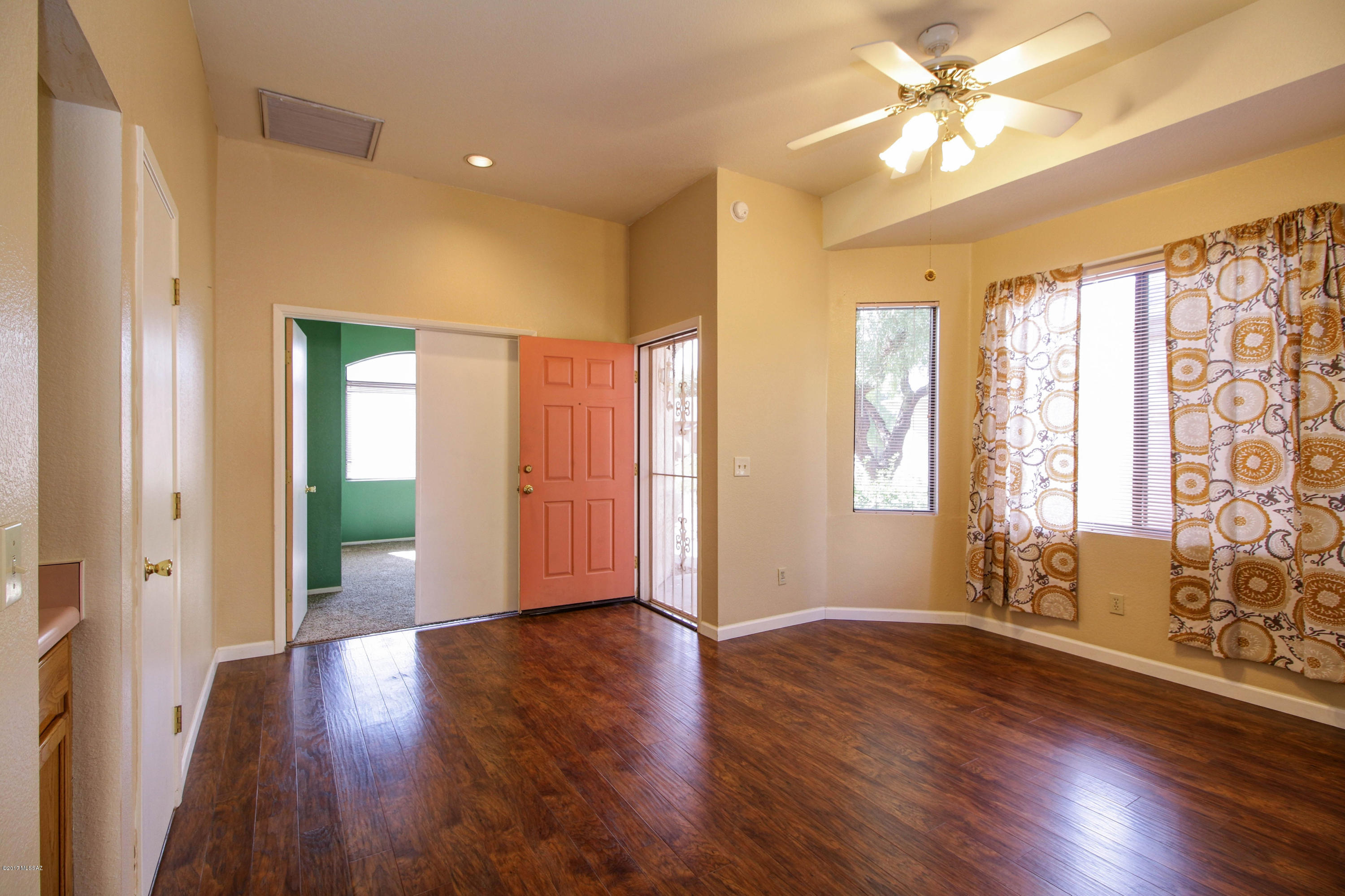 Hacienda Del Oro (1-879) - Residential Lease