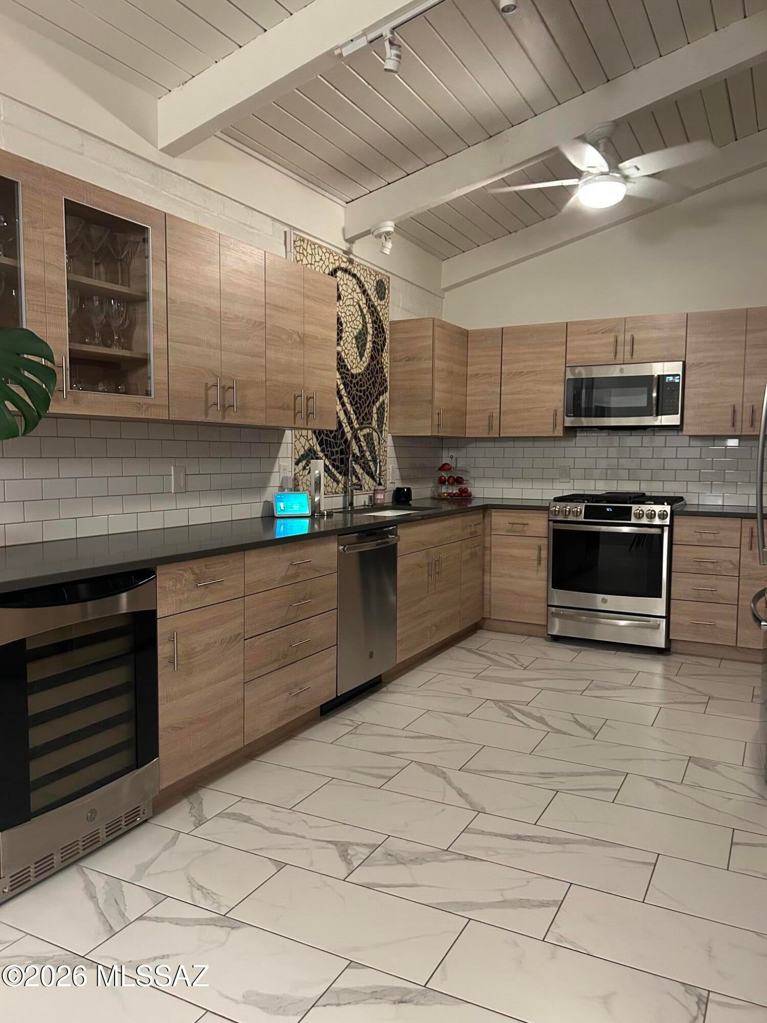 Las Cumbres (1-16) - Residential Lease