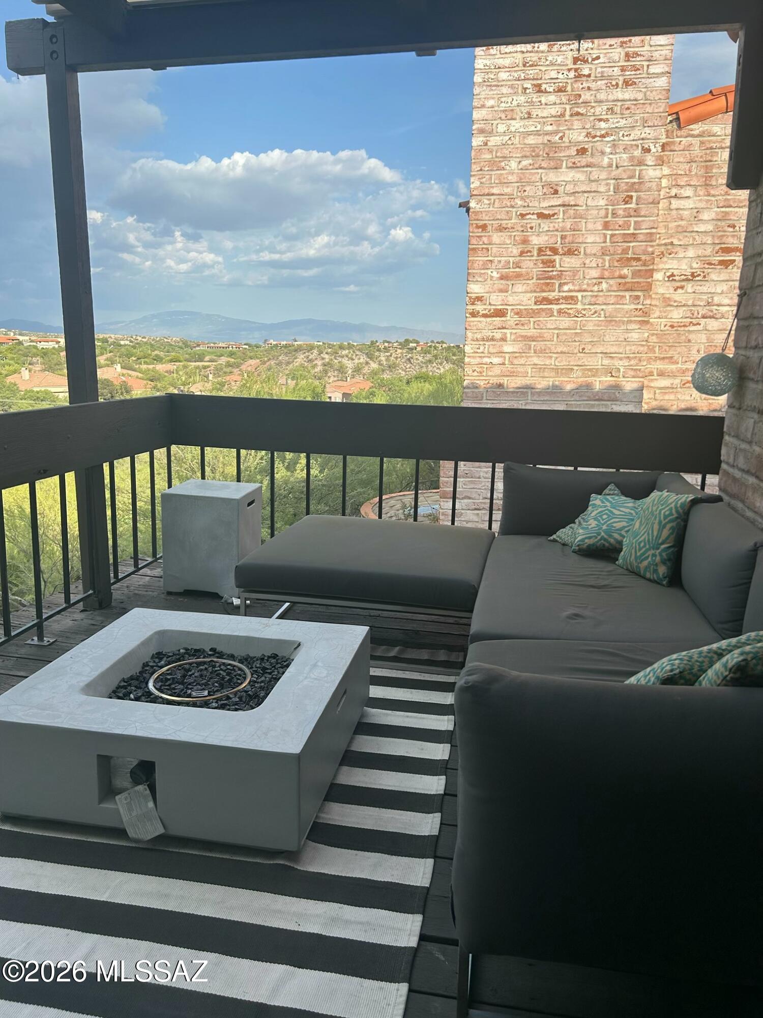 Las Cumbres (1-16) - Residential Lease