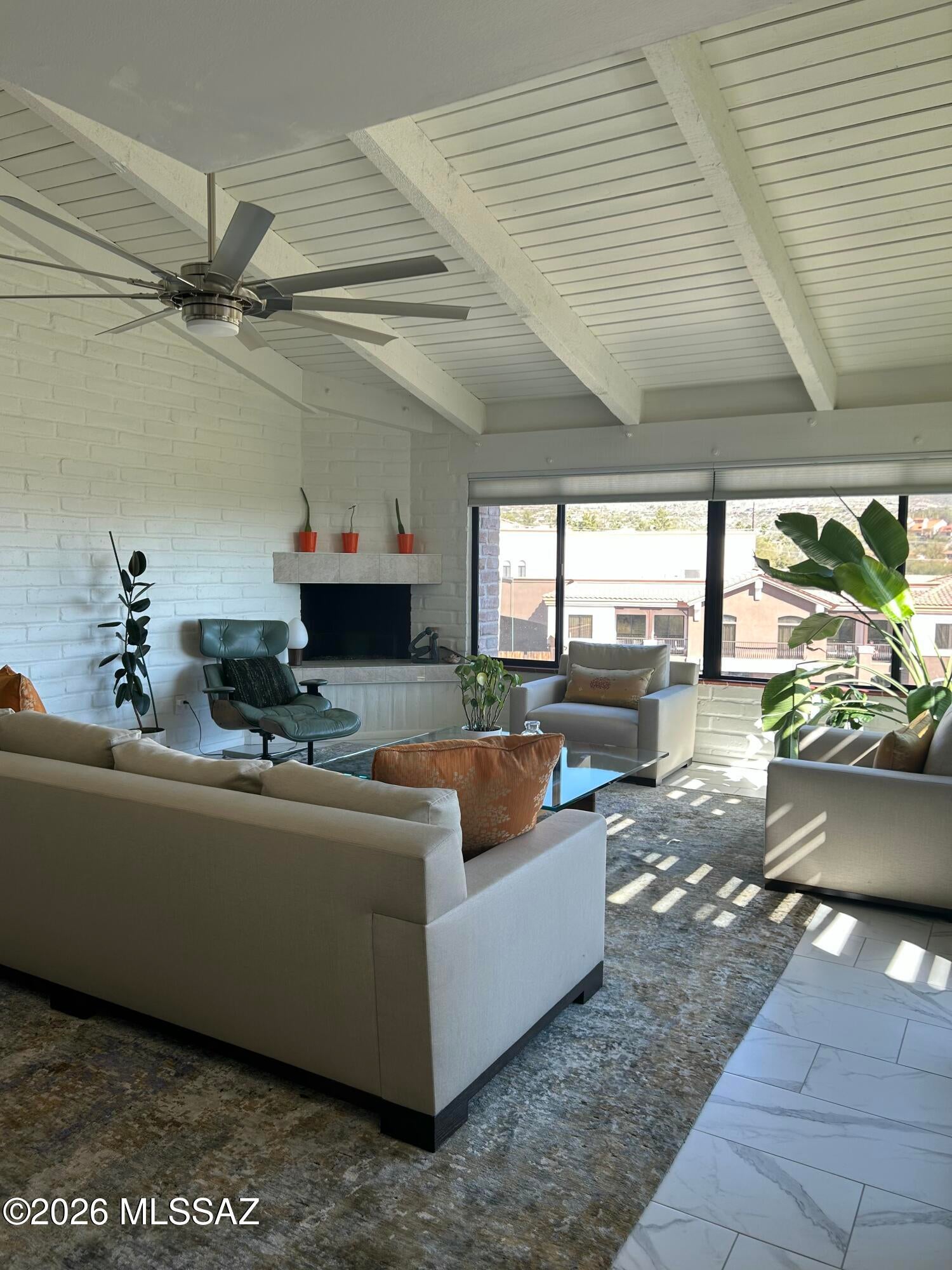 Las Cumbres (1-16) - Residential Lease