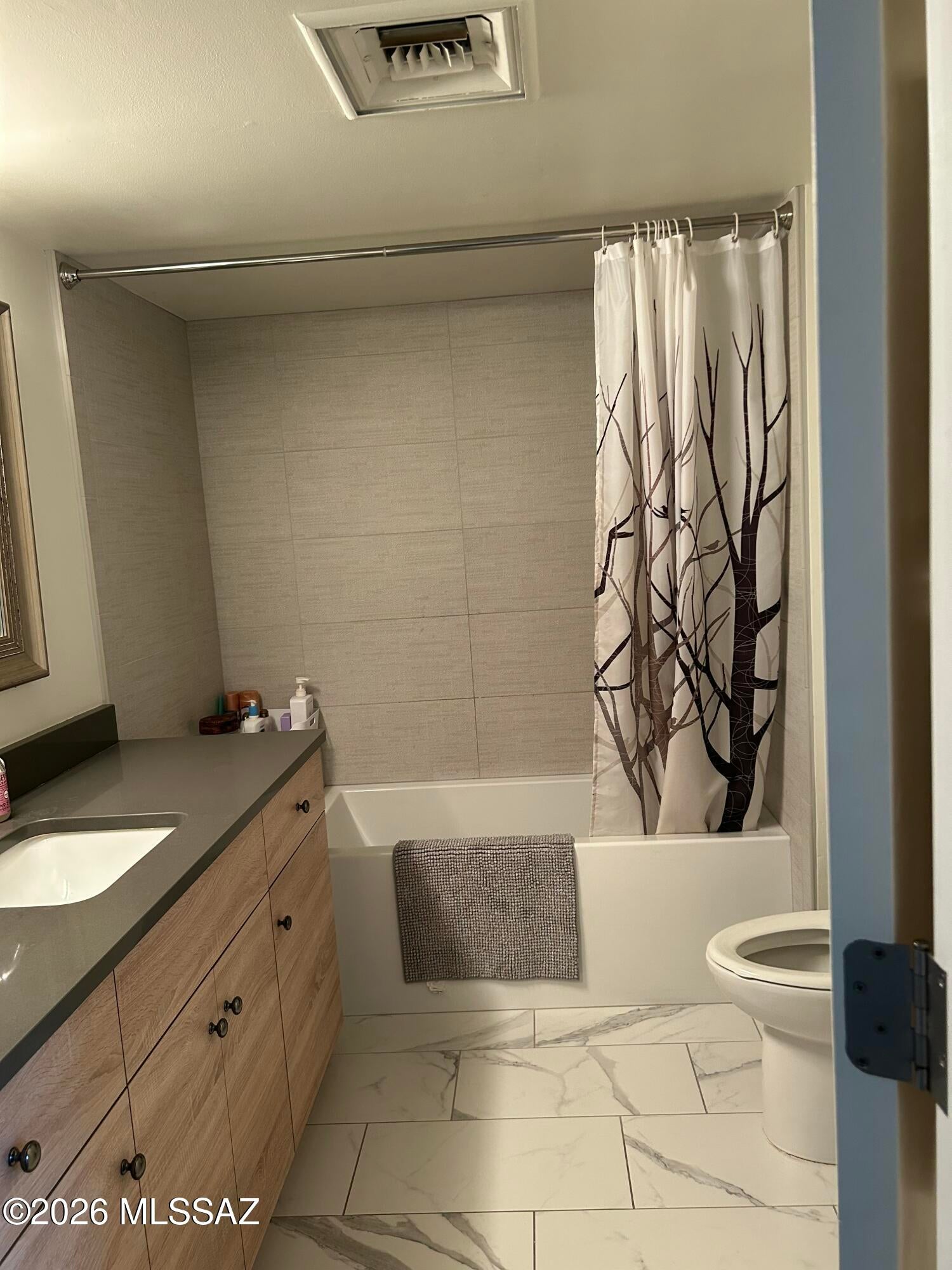 Las Cumbres (1-16) - Residential Lease
