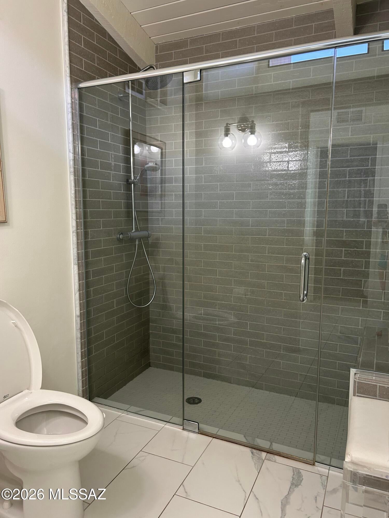 Las Cumbres (1-16) - Residential Lease