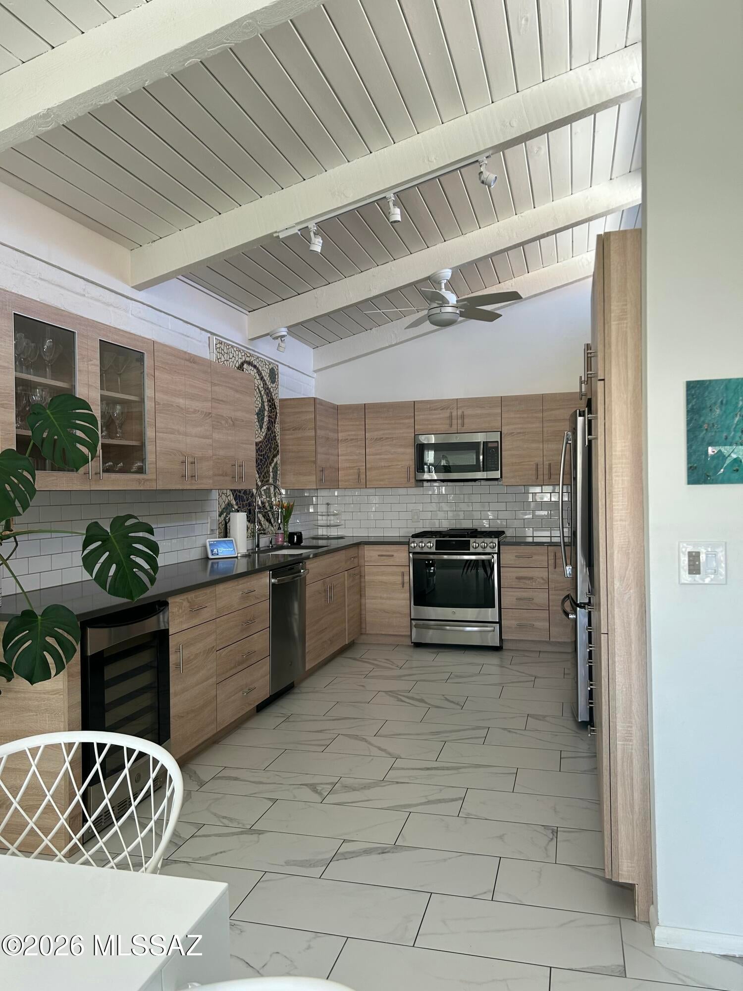 Las Cumbres (1-16) - Residential Lease