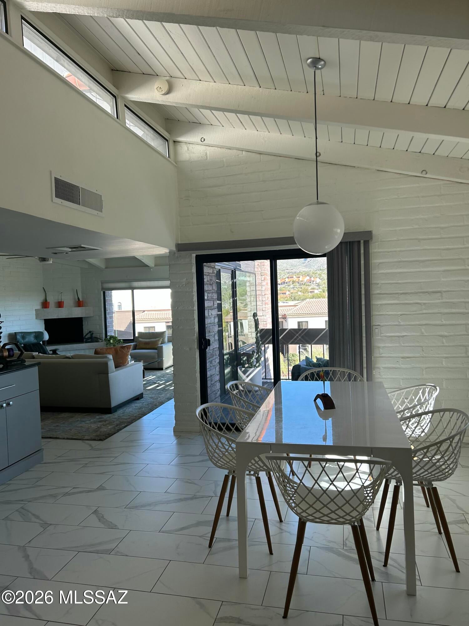 Las Cumbres (1-16) - Residential Lease