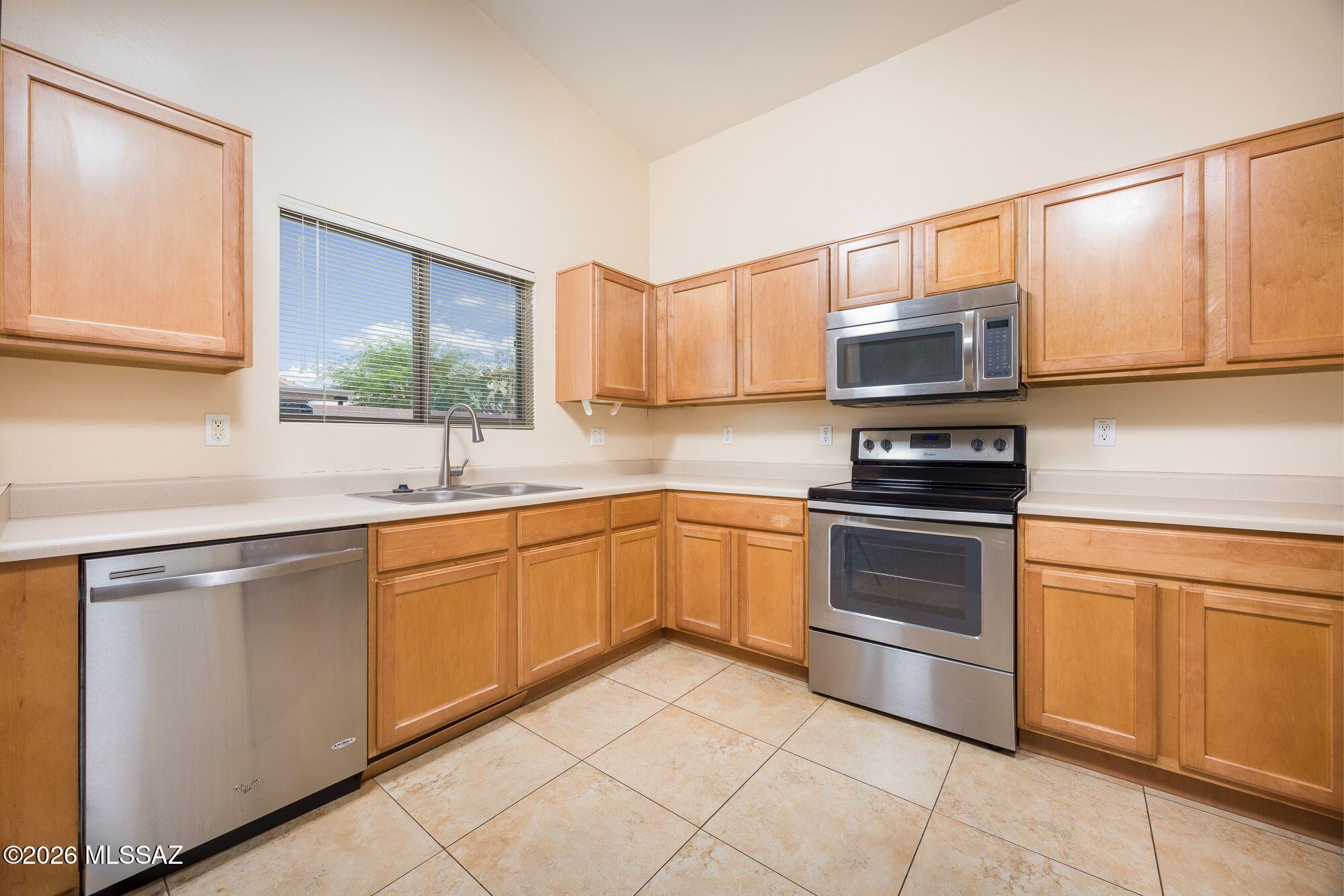 Colina De Oro (1-138) - Residential Lease