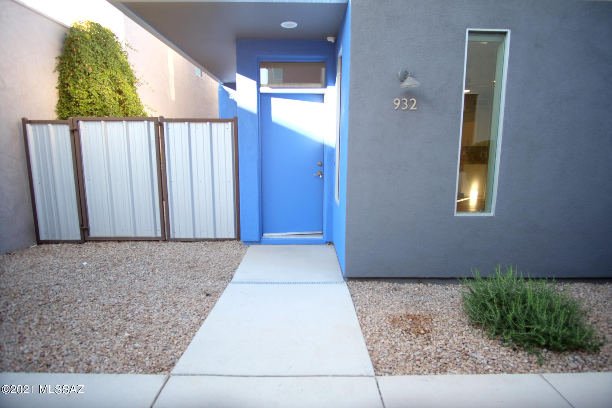Text for a walkthrough video/more info. This 2016 construction Park Modern 3 Bedroom/2.5 Bath Home is located in the heart of Tucson with easy access to University of Arizona, Banner University Medical Center, and the amenities of a thriving Downtown set in the Sonoran Desert. Home is 1624sf over 2 levels of living space and features; Stainless Appliances w/ gas range, Quartz countertops, Master BR Suite with private bath & walk-in closet, Laundry room w/ washer & dryer included, Energy Efficient cooing/heating, 2 Car Garage, and Private Courtyard Patio. 1yr minimum Lease, Costs are; Non-refundable $50/adult Application, $1950 Security Deposit, $150/pet with approved pet, $400 cleaning. Tenant pays all utilities.