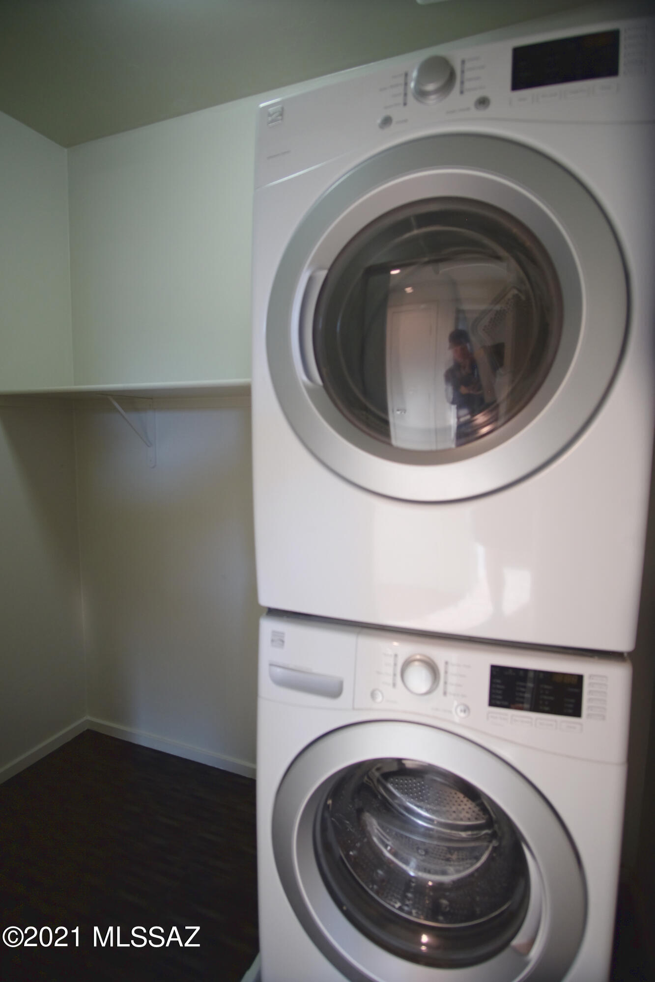 Park Modern SQ20171350679 - Residential Lease