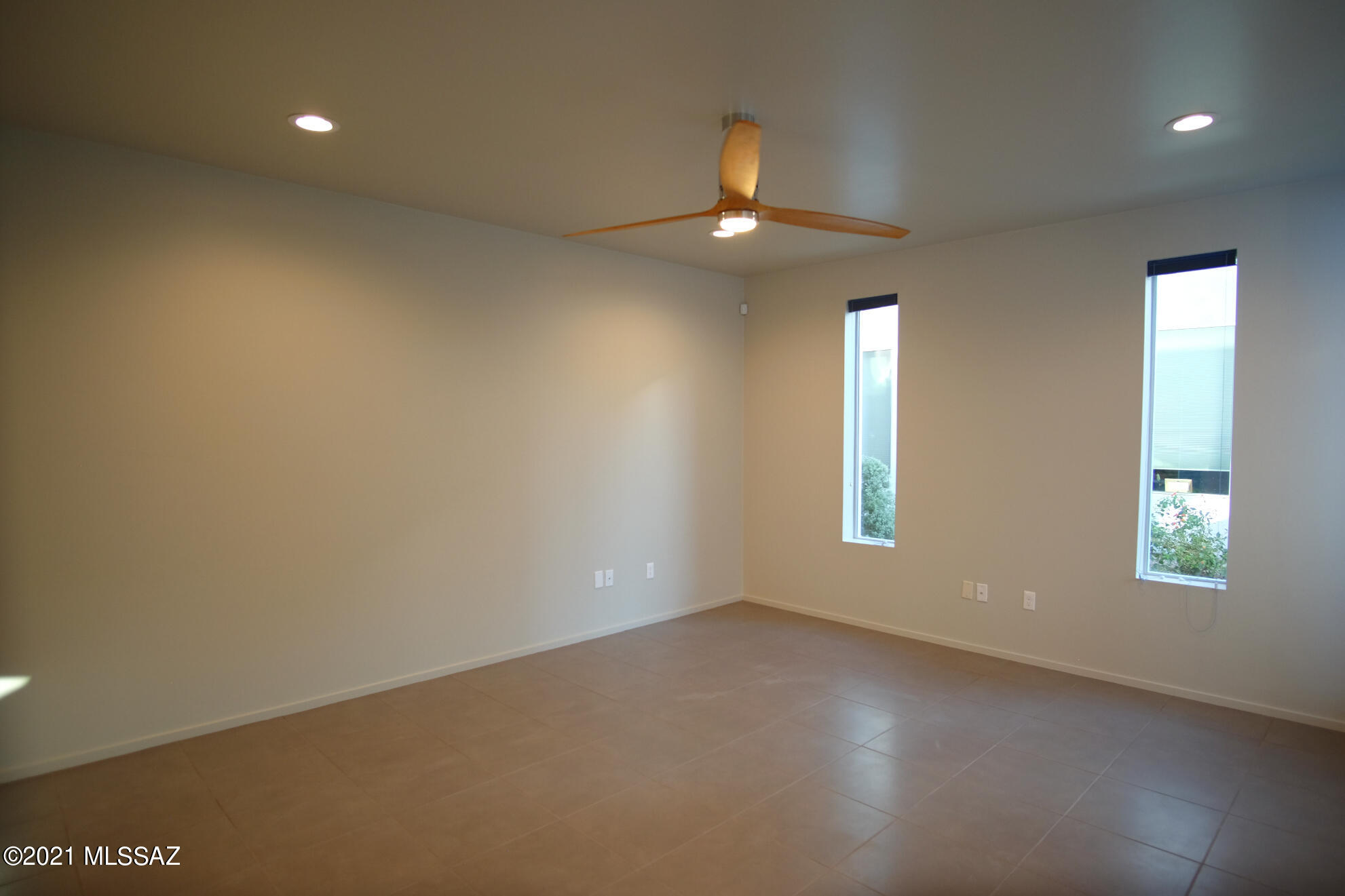 Park Modern SQ20171350679 - Residential Lease