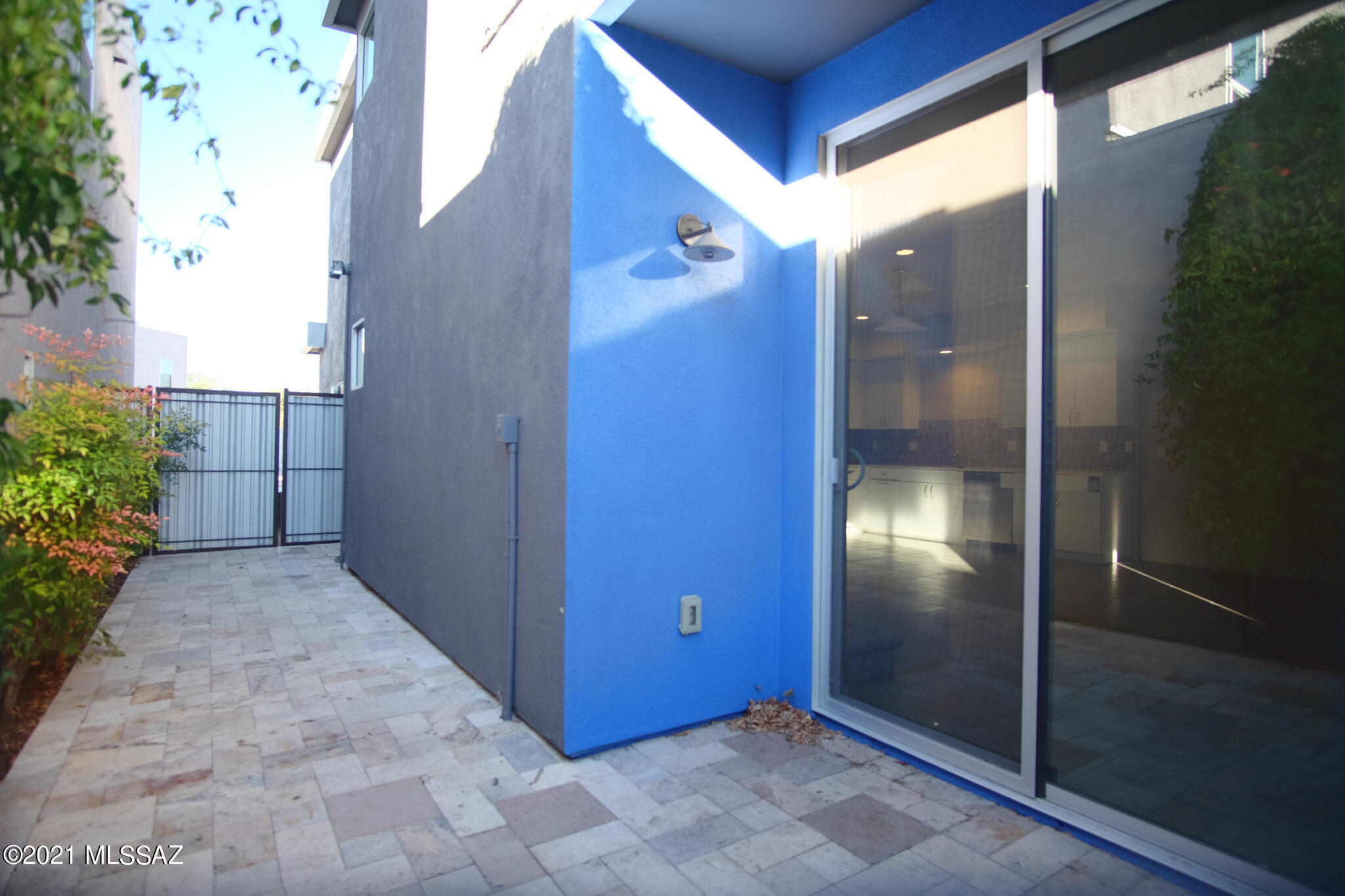 Park Modern SQ20171350679 - Residential Lease
