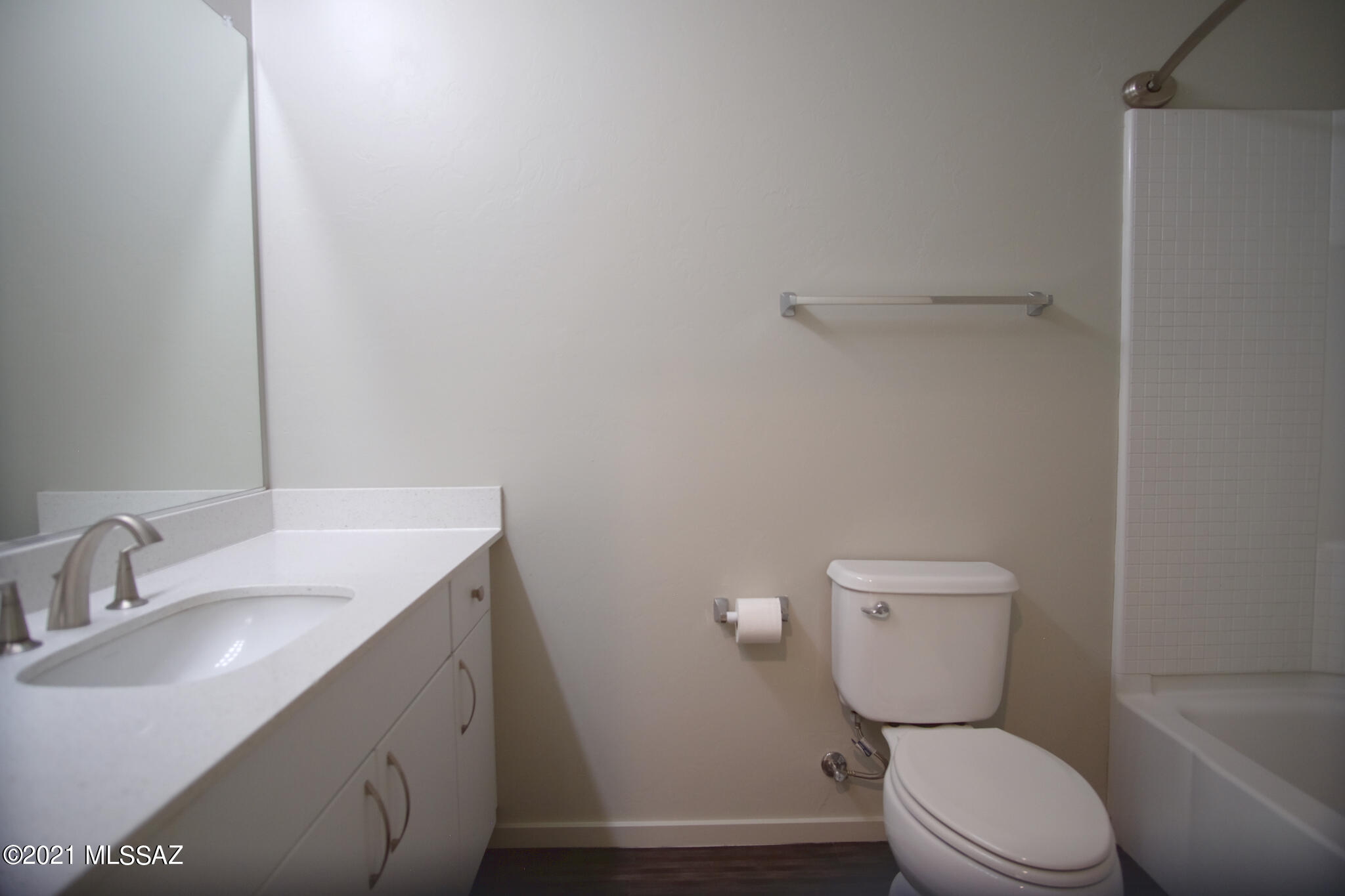 Park Modern SQ20171350679 - Residential Lease