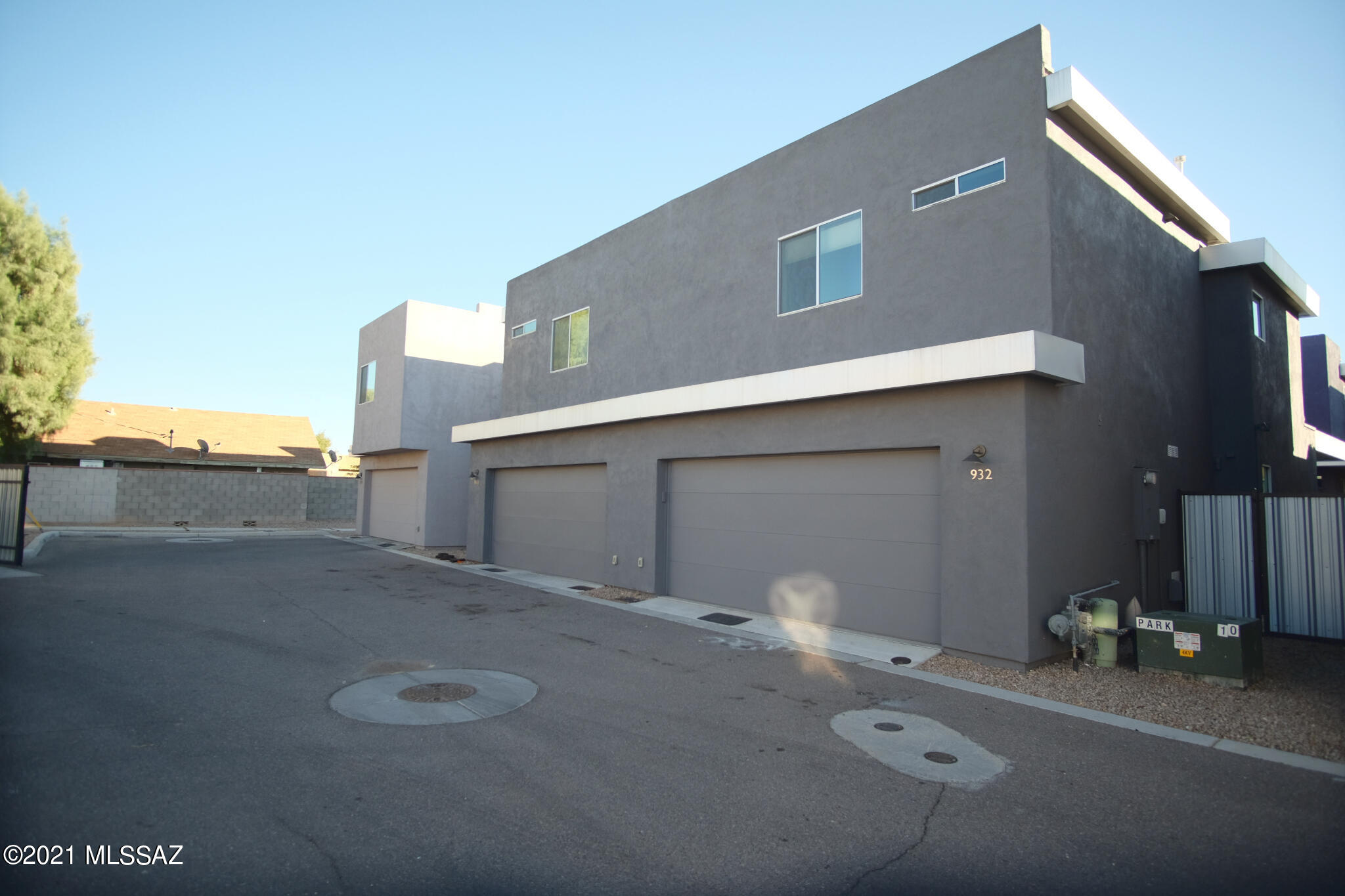 Park Modern SQ20171350679 - Residential Lease