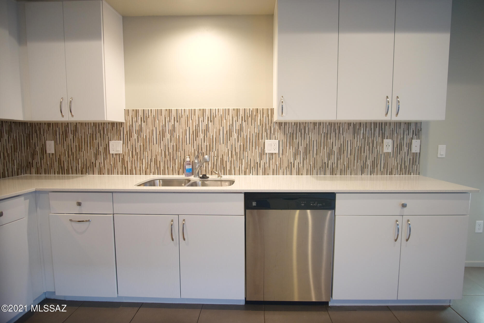 Park Modern SQ20171350679 - Residential Lease