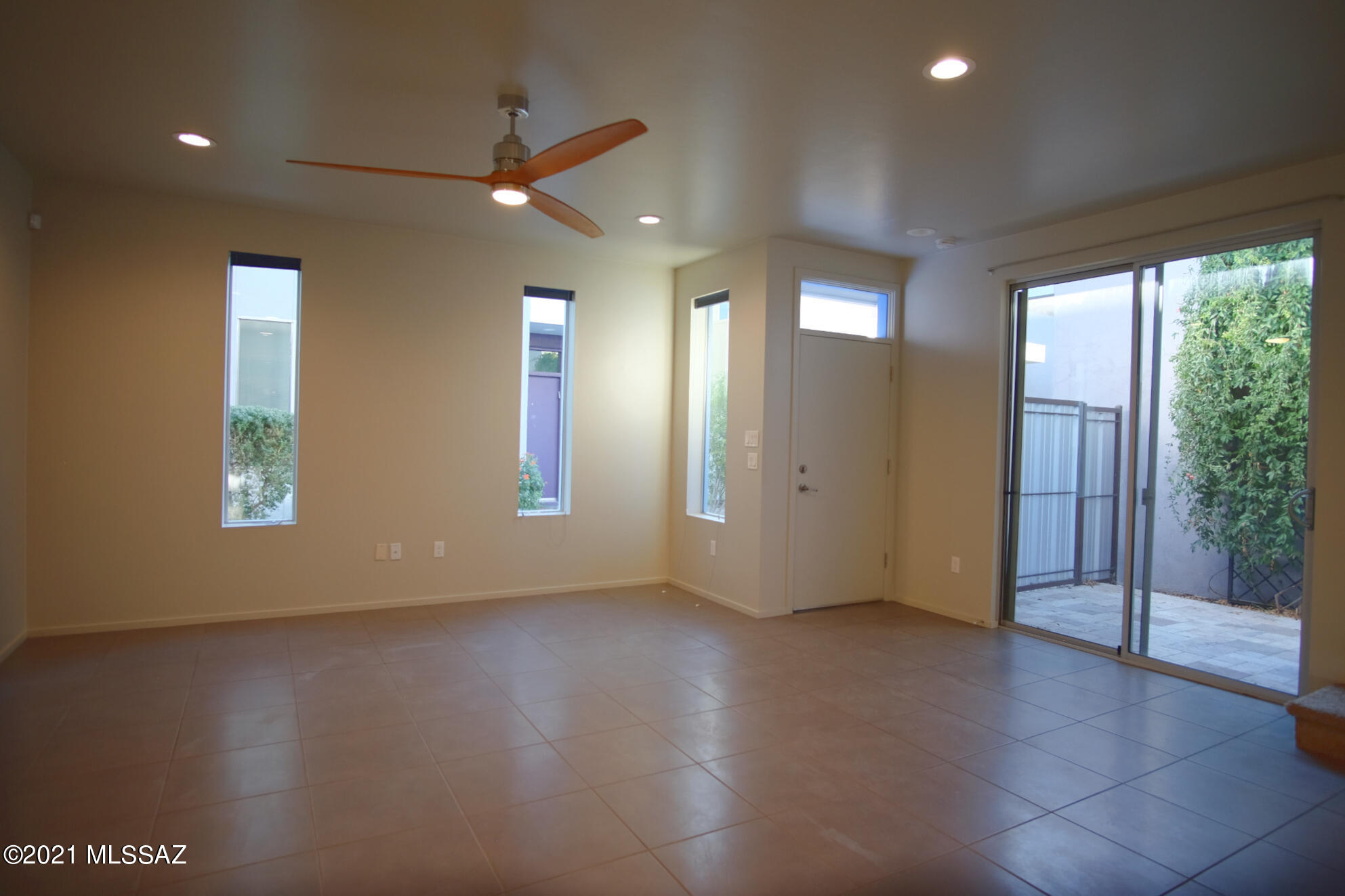 Park Modern SQ20171350679 - Residential Lease